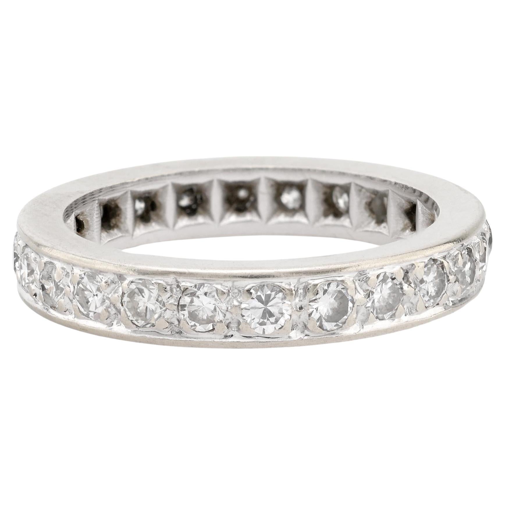 Anillo de la eternidad vintage de oro blanco de 18 quilates con diamantes