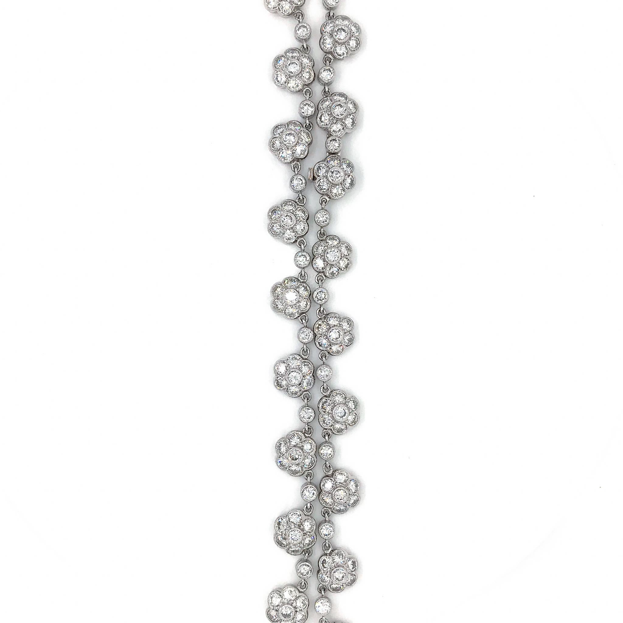 18 Karat Weißgold Diamant-Blumen-Halskette (Rundschliff) im Angebot