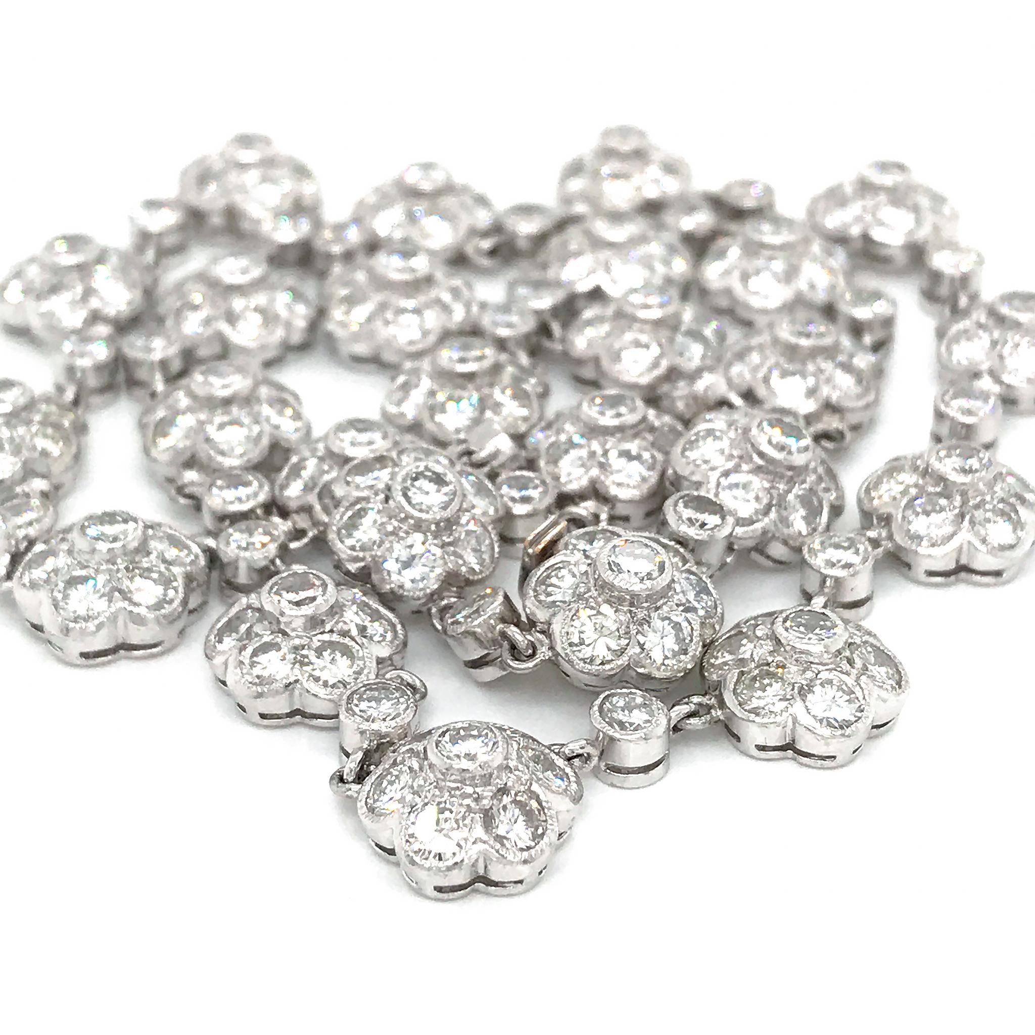 Women's Vintage 18 Karat White Gold Diamond Flower Necklace For Sale