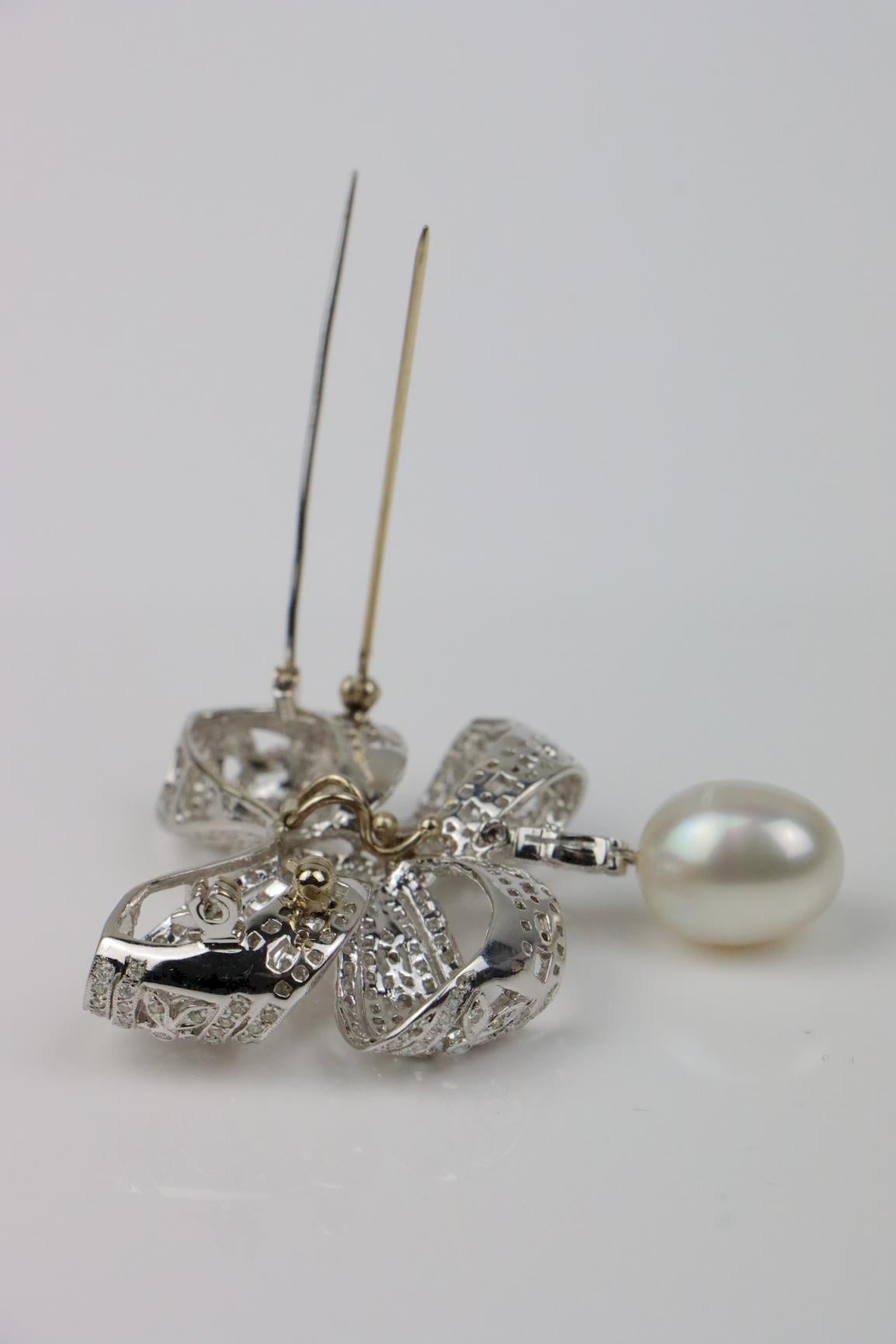 Broche nœud papillon vintage en or blanc 18 carats avec diamants et perles en vente 7