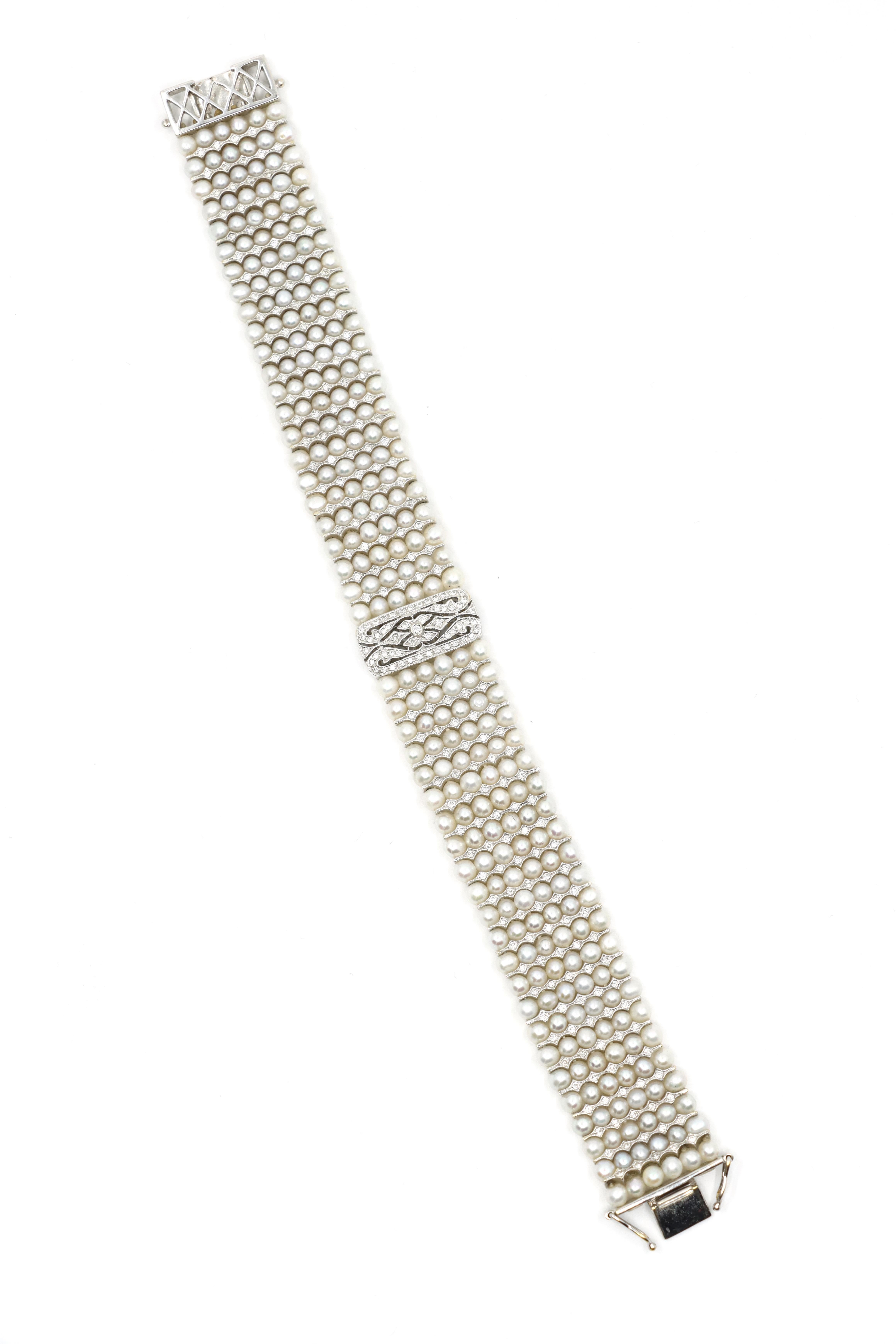 Taglio rotondo Bracciale vintage con diamanti e perle in oro bianco 18 carati in vendita