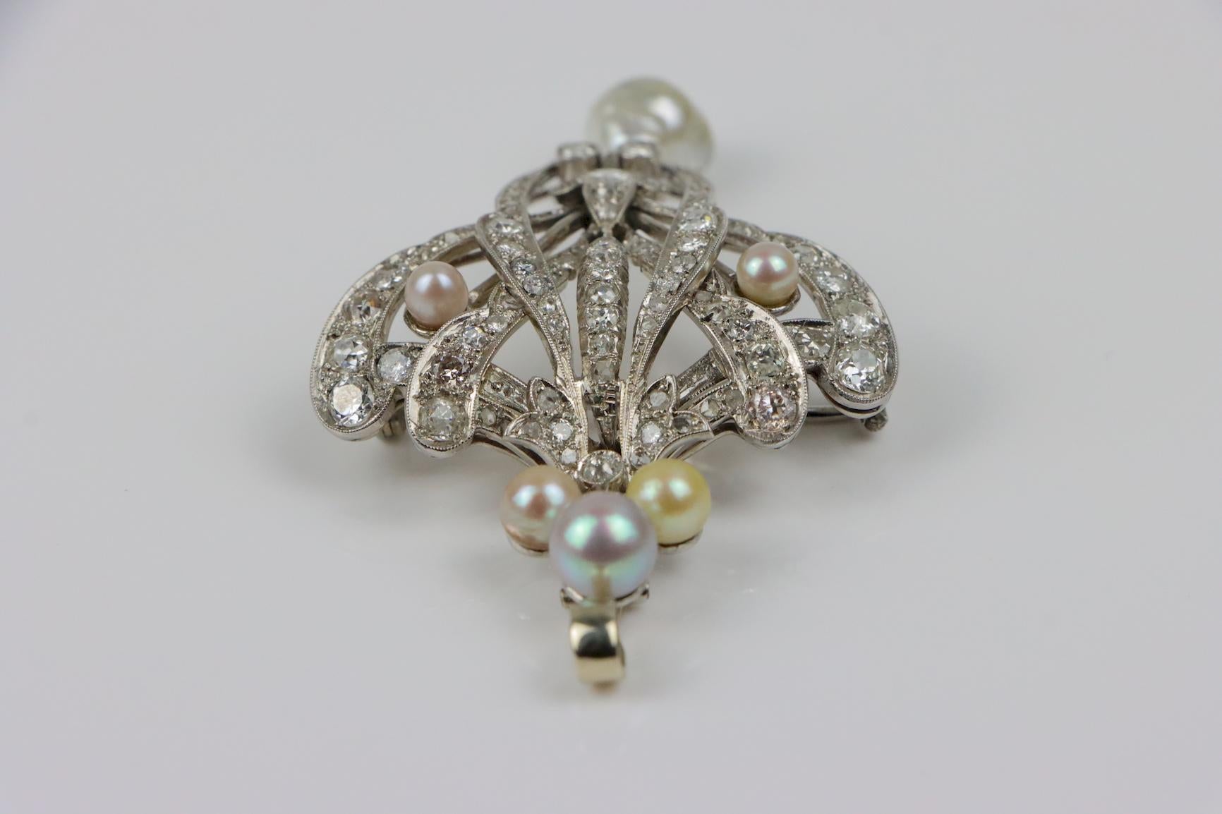 Spilla vintage in oro bianco 18 carati con diamanti e perle in vendita 2