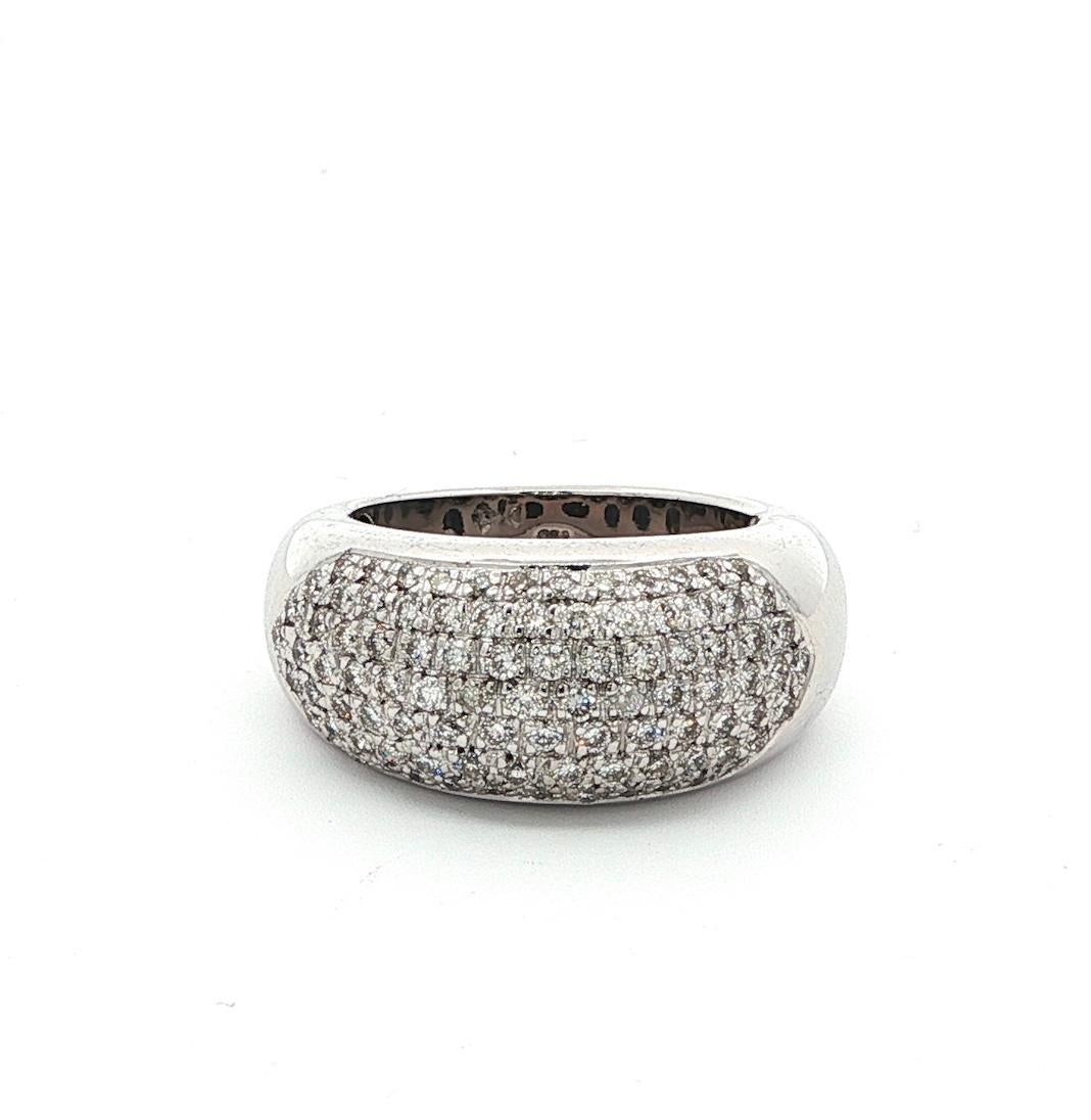This exquisite vintage ring embodies refined European craftsmanship, showcasing 1.5 carats of brilliant-cut diamonds in desirable F–G color and VVS–VS clarity. Set in gleaming 18K white gold, the piece balances timeless elegance with a substantial