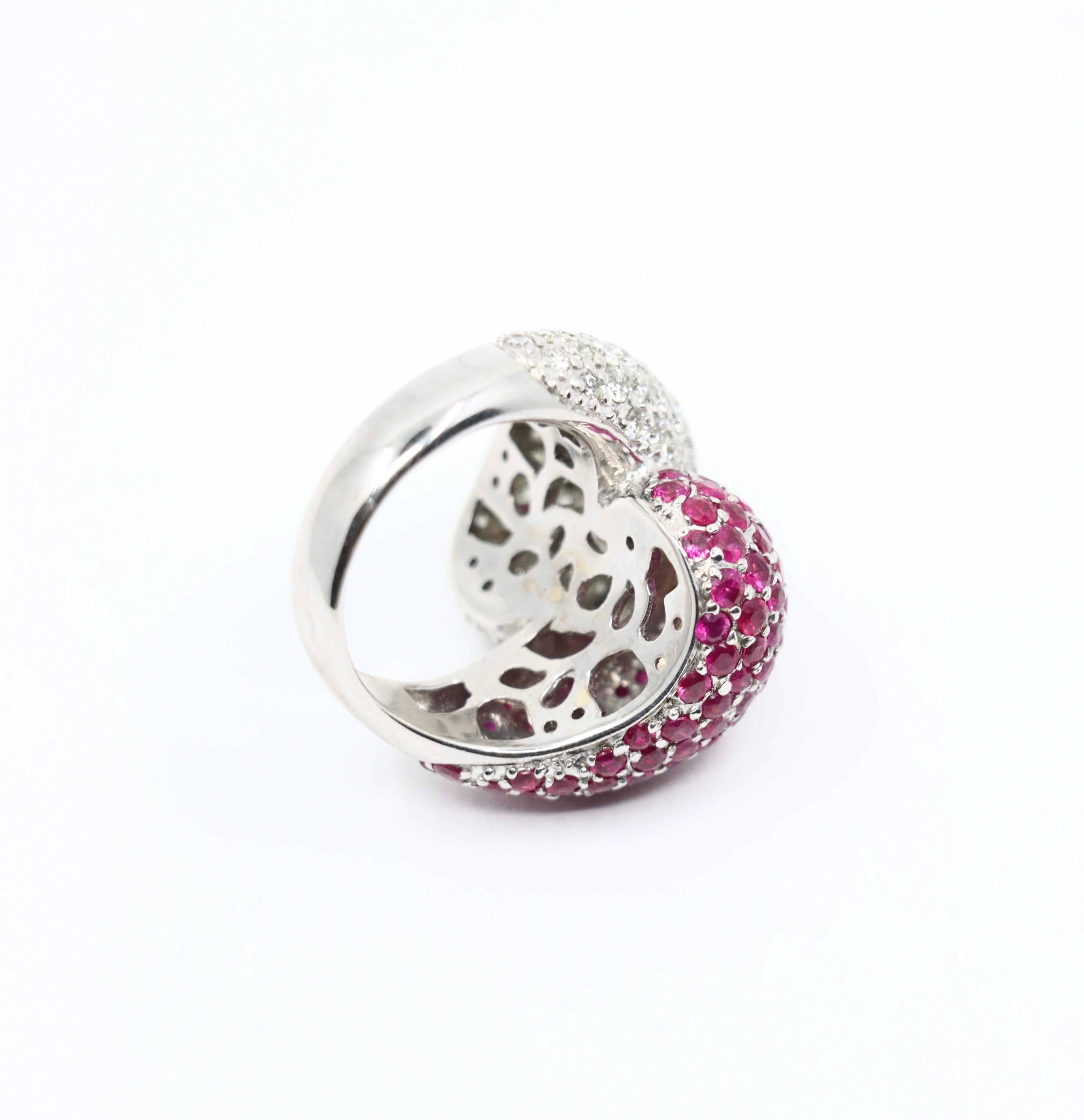 Bague vintage en or blanc 18K avec diamant et rubis en vente 5