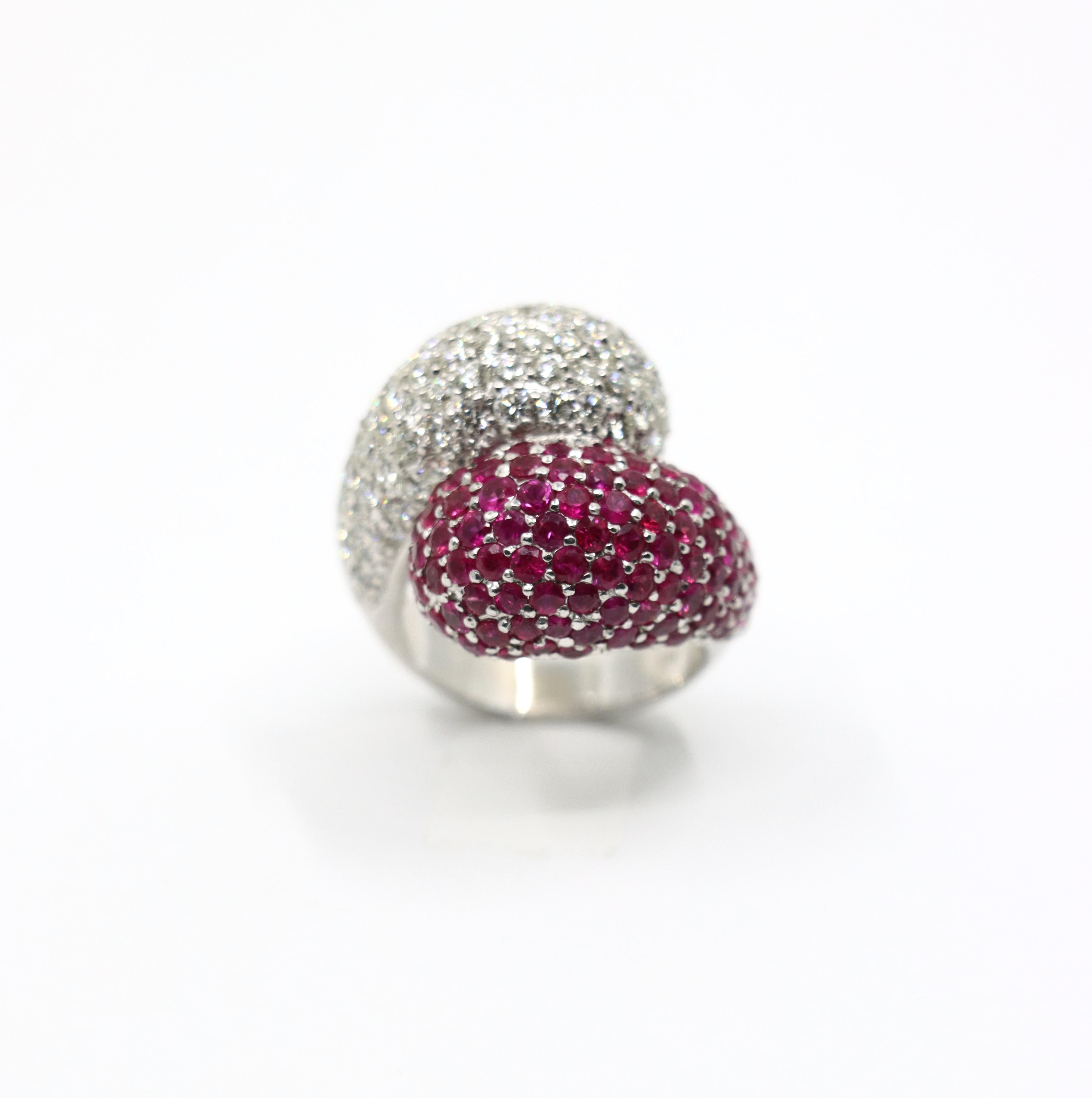 Bague vintage en or blanc 18K avec diamant et rubis en vente 10