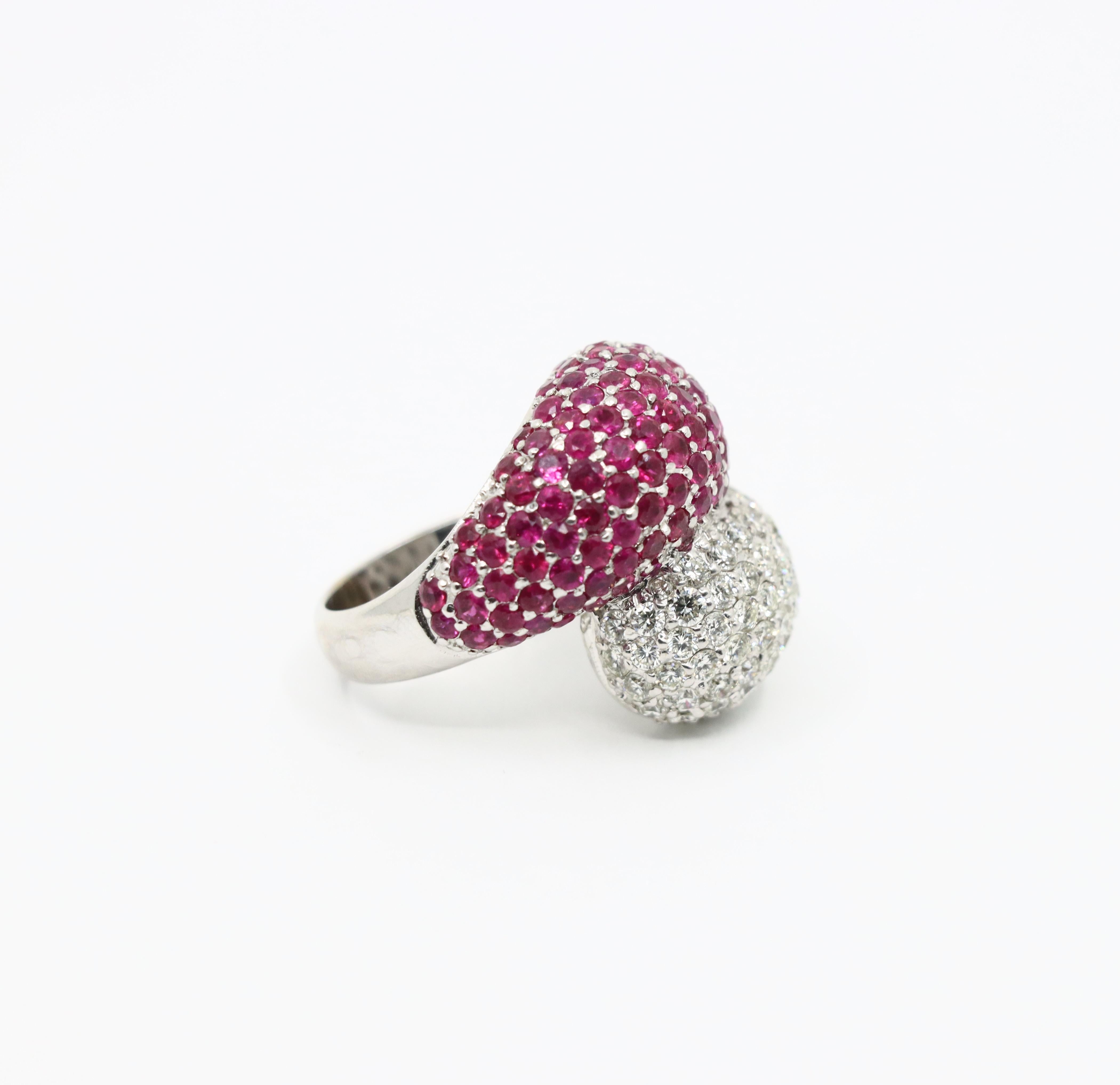 Bague vintage en or blanc 18K avec diamant et rubis Bon état - En vente à Flushing, NY