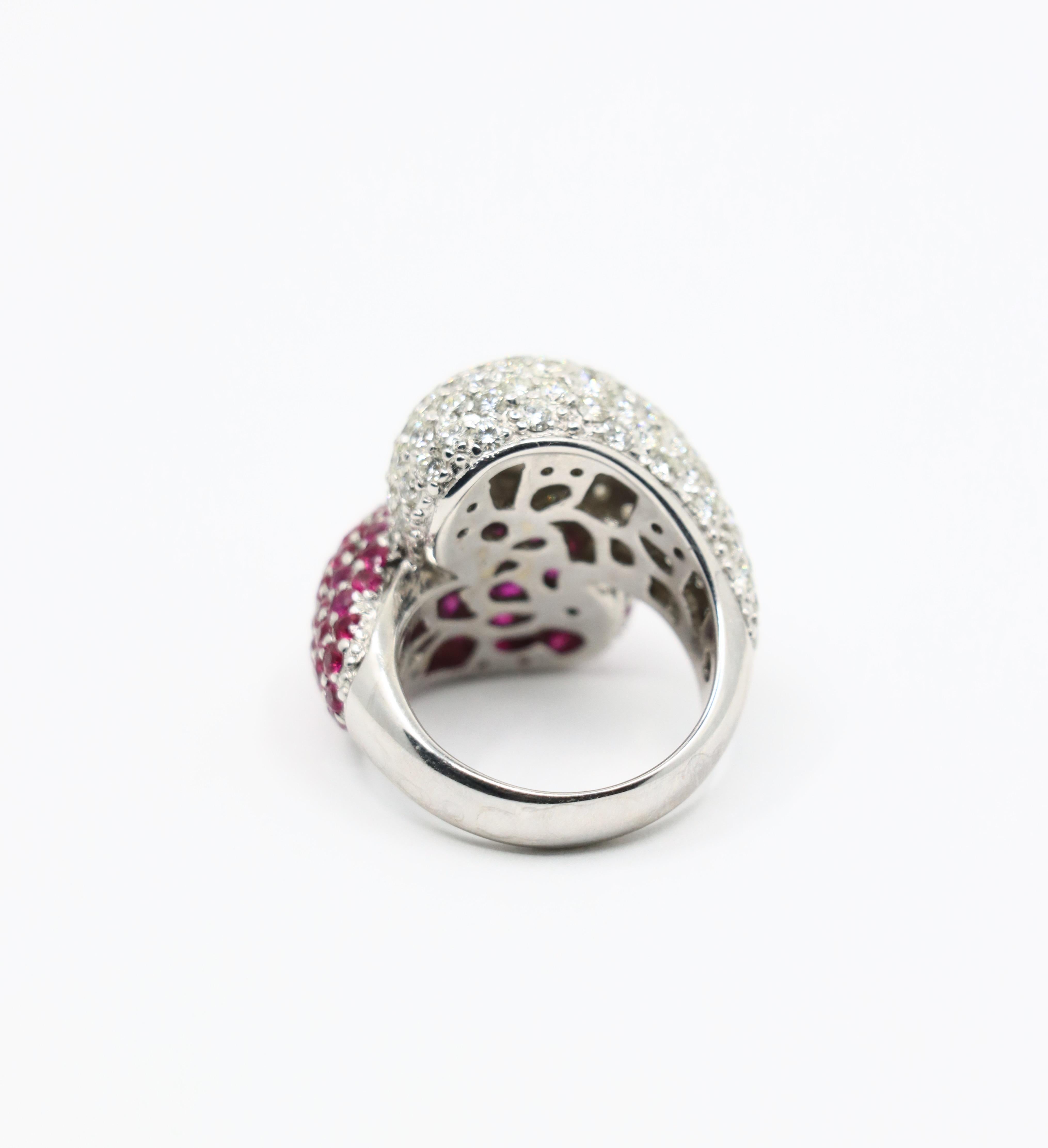 Bague vintage en or blanc 18K avec diamant et rubis en vente 4