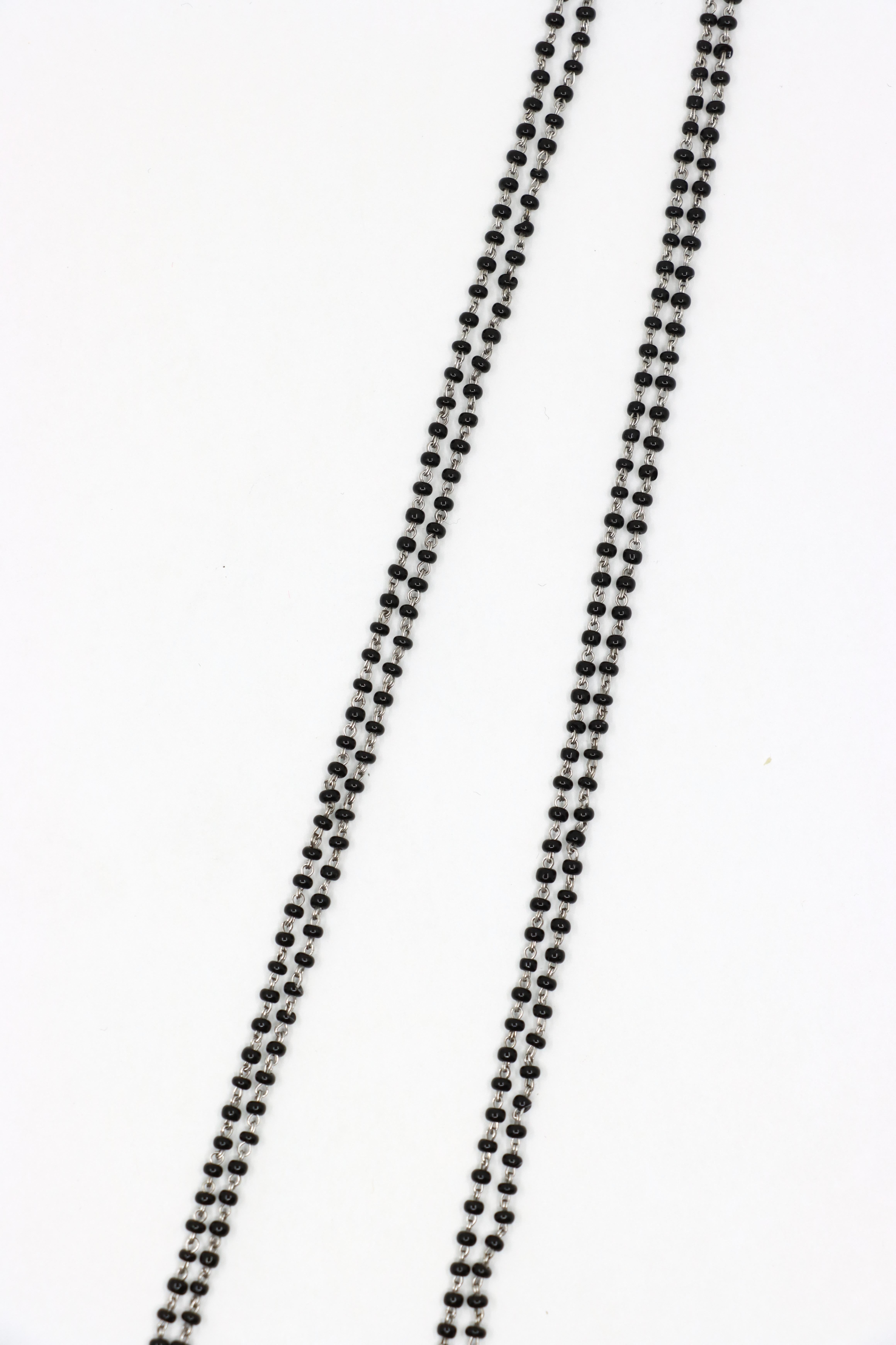 Collana vintage in oro bianco 18 carati con diamanti e perline di onice in vendita 2
