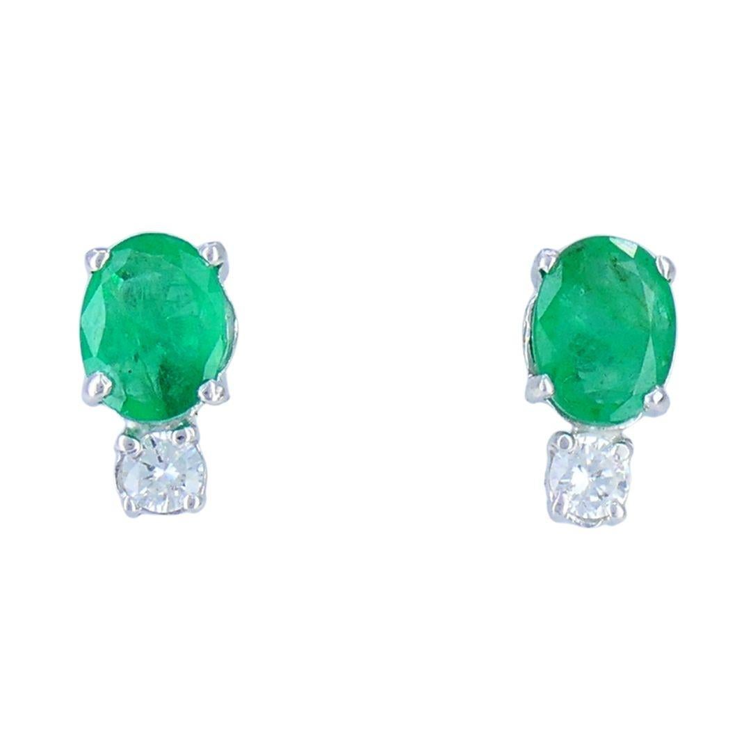 Pendientes vintage de oro blanco de 18 quilates con esmeralda y diamantes Corte oval en venta
