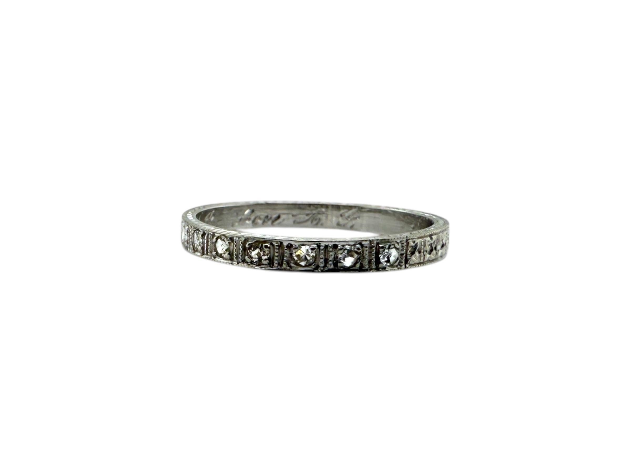 Hochzeitsring aus 18 Karat Weißgold mit graviertem Diamanten im Zustand „Hervorragend“ im Angebot in Montgomery, AL