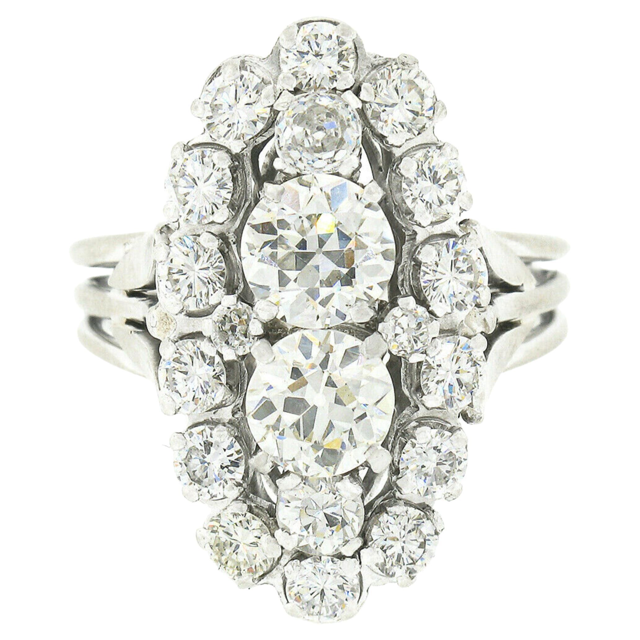 Vieille bague ovale allongée en or blanc 18 carats avec diamants taille européenne et tulipes sur les côtés