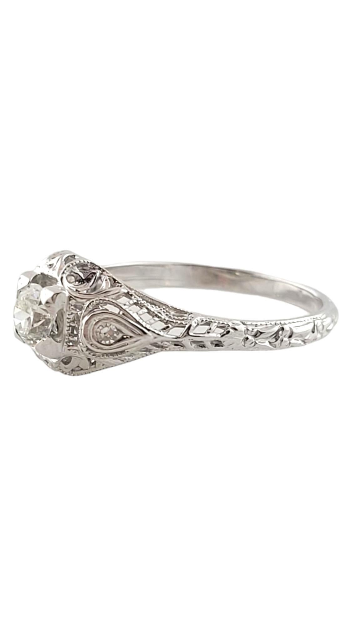 Anello di fidanzamento vintage in oro bianco 18 carati con diamanti in filigrana, misura 7,75

Questo splendido anello è stato realizzato in oro bianco 18 carati con dettagli bellissimi e meticolosi ed è decorato con due diamanti antichi a taglio