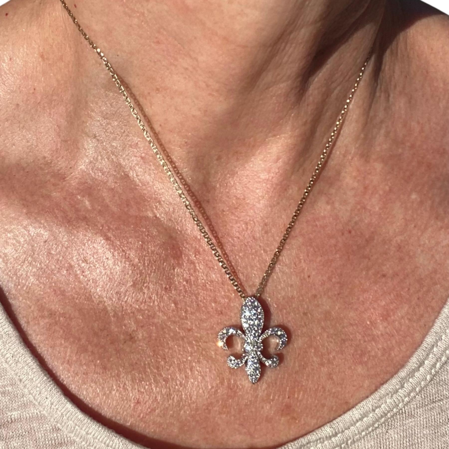 Vintage 18K Weißgold Fleur-De-Lis Diamant-Anhänger im Angebot 5