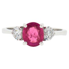 Anello vintage in oro bianco 18 carati GIA NO HEAT con zaffiro rosa e accenti di diamante a cuore