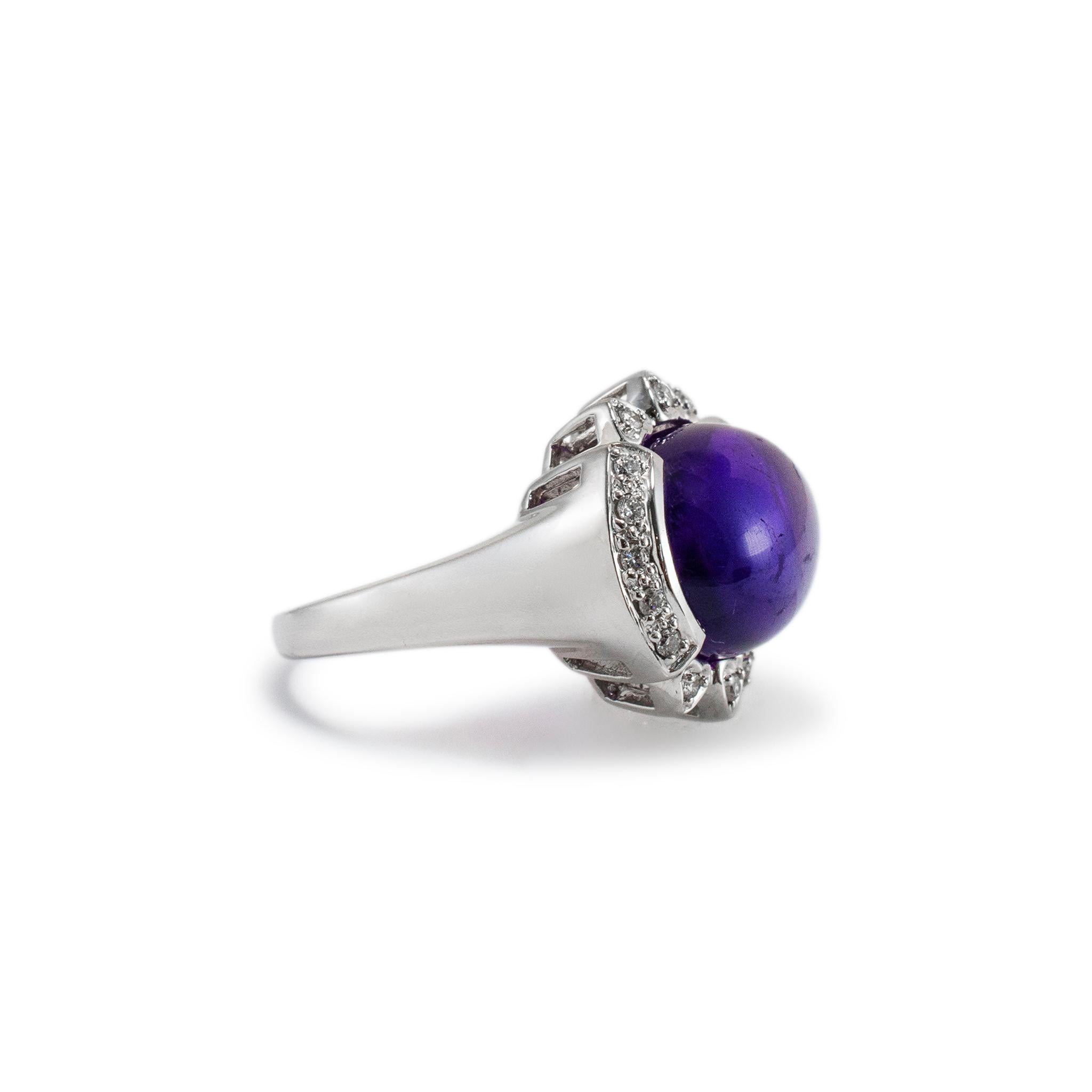Vintage 18K White Gold Halo Diamond 7.44ct Amethyst Cabochon Cocktail Ring en Excelente estado para la venta en Houston, TX