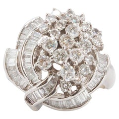 Anello cocktail con diamanti a forma multipla in oro bianco 18k vintage da 1,5 carati totali
