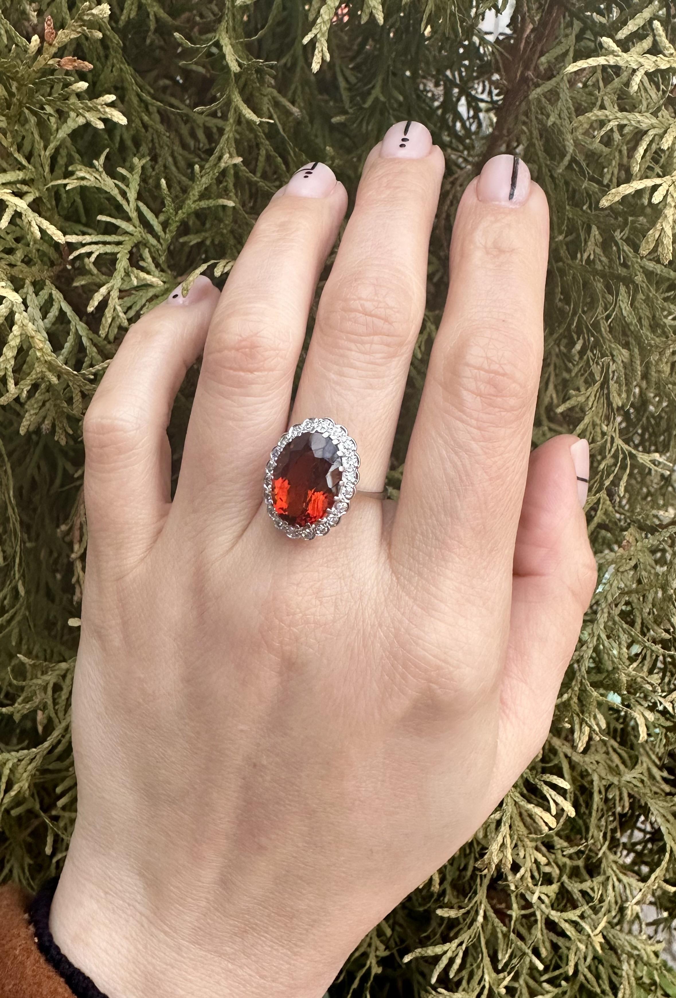 Vintage 18k White Gold Oval Madeira Citrine & Diamond Halo Cocktail Ring In Excellent Condition For Sale In Montclair, NJ