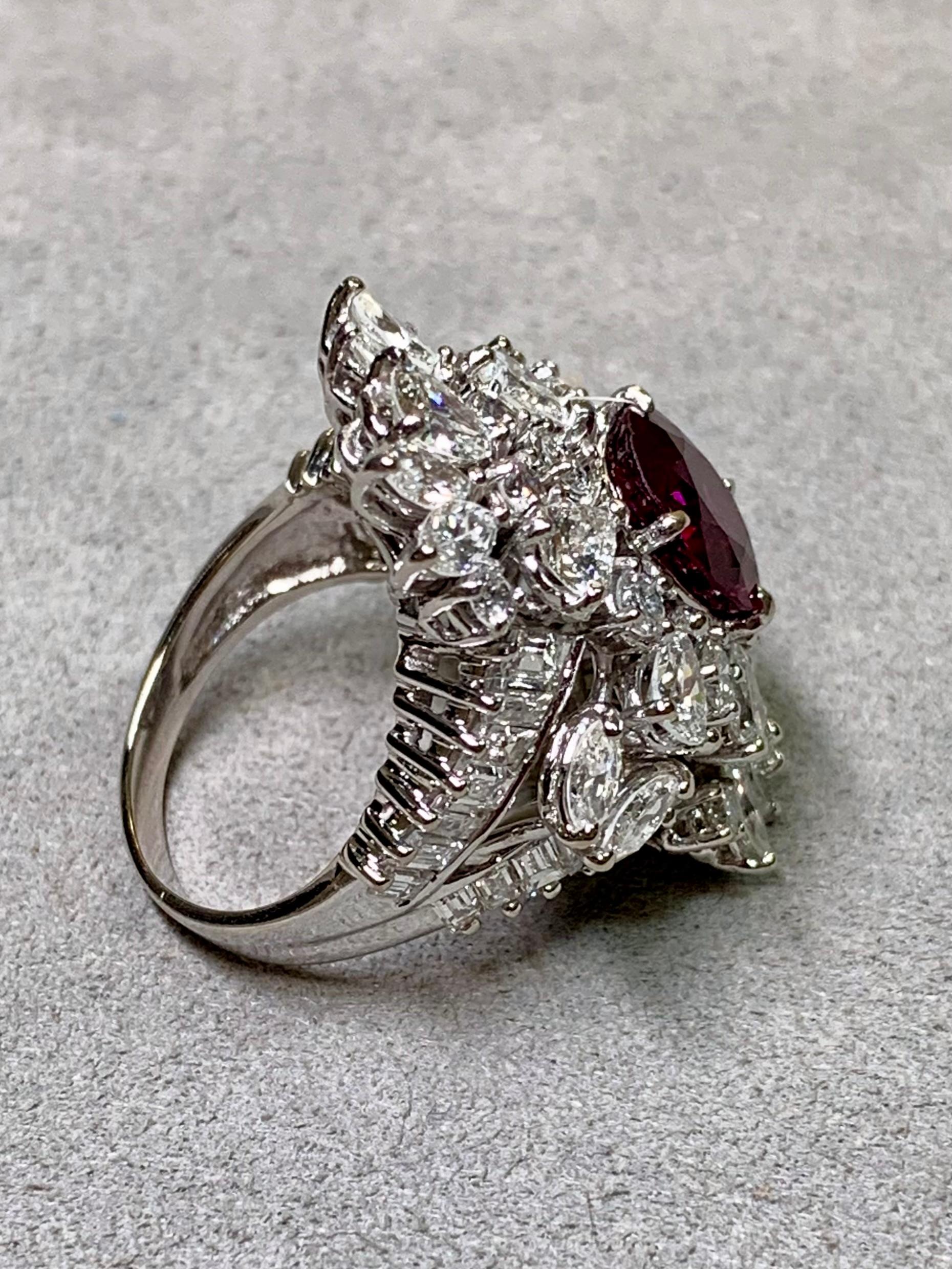 Vintage 18K Weißgold Oval Rubin Baguette Birne Diamant Cocktail Ring 8,61ctw im Zustand „Gut“ im Angebot in Winter Springs, FL