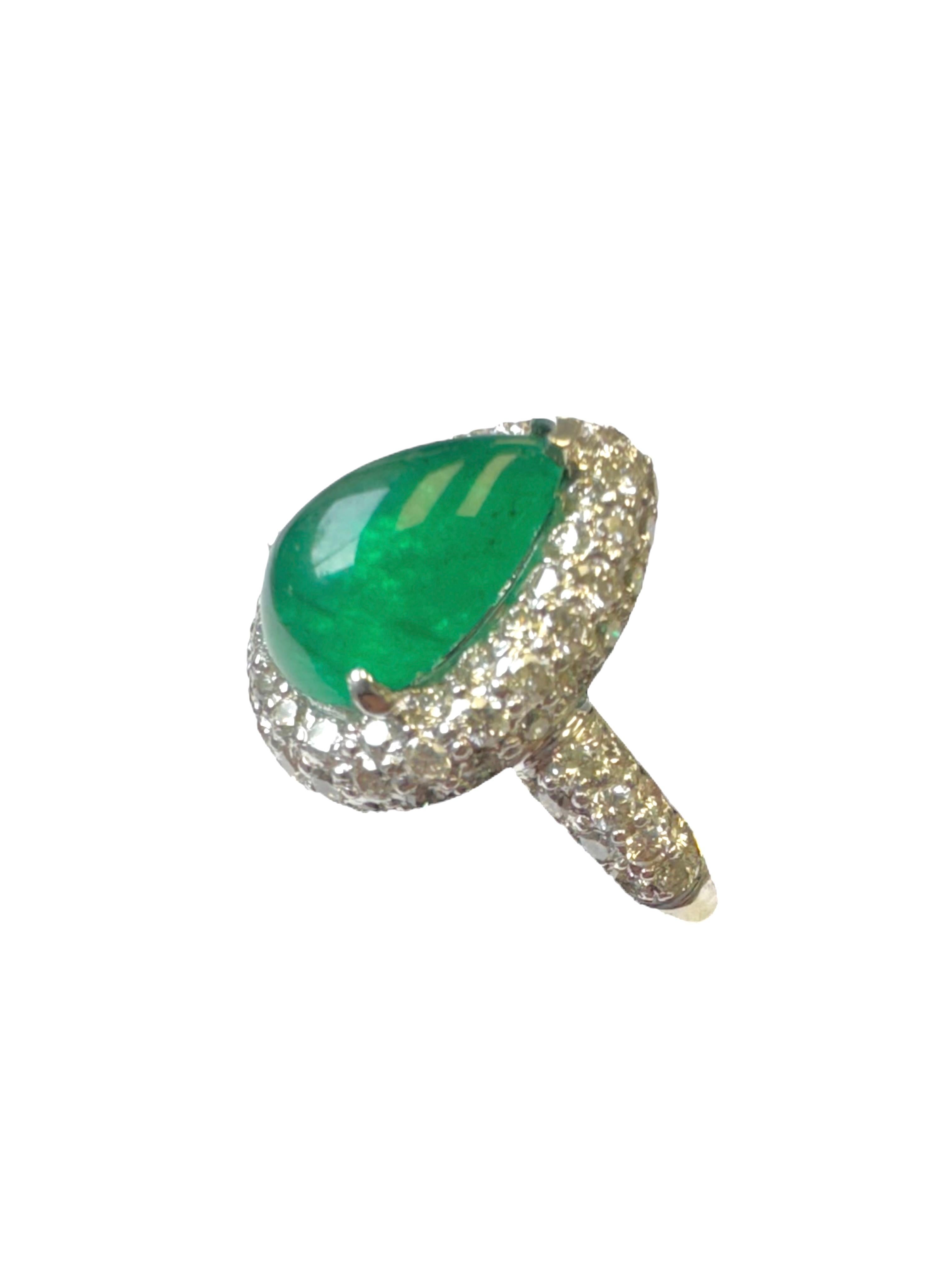 Women's or Men's Vintage 18K White Gold Pear-Shaped Cabochon Emerald and Diamond Cocktail Ring For Sale
