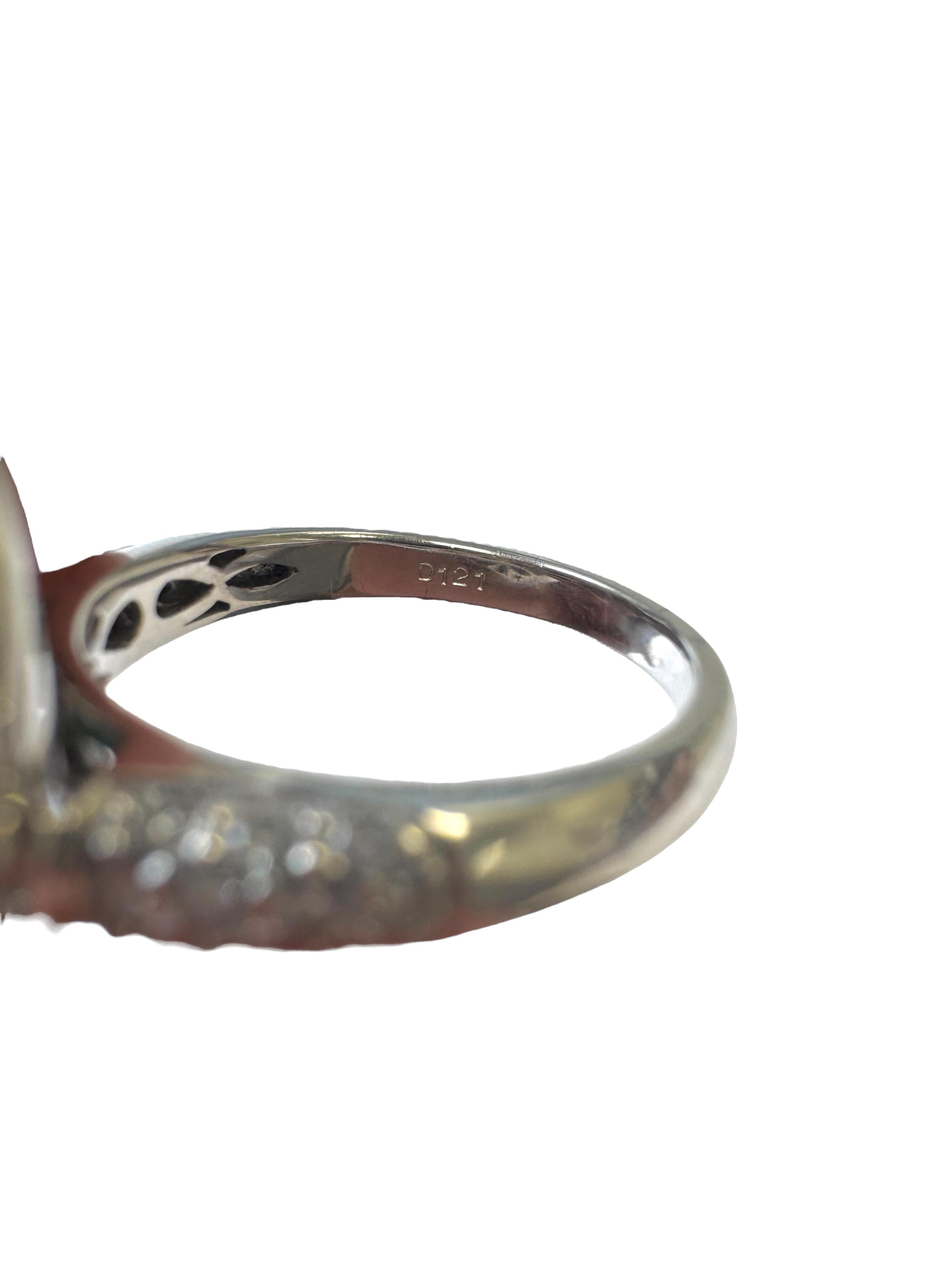 Vintage 18K White Gold Pear-Shaped Cabochon Emerald and Diamond Cocktail Ring For Sale 1