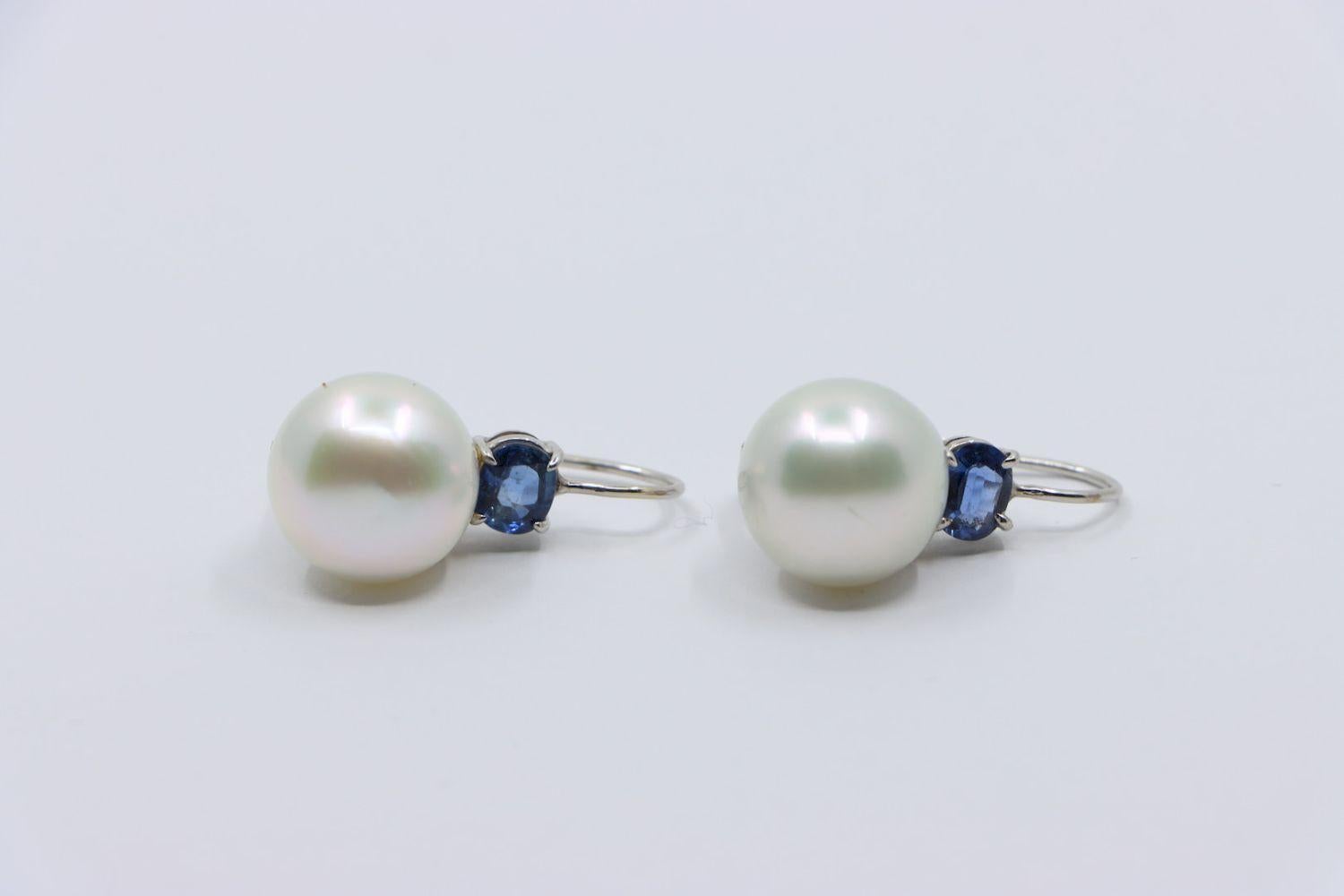 Femenino o masculino Pendiente vintage de oro blanco de 18 quilates con perla Saphirre en venta