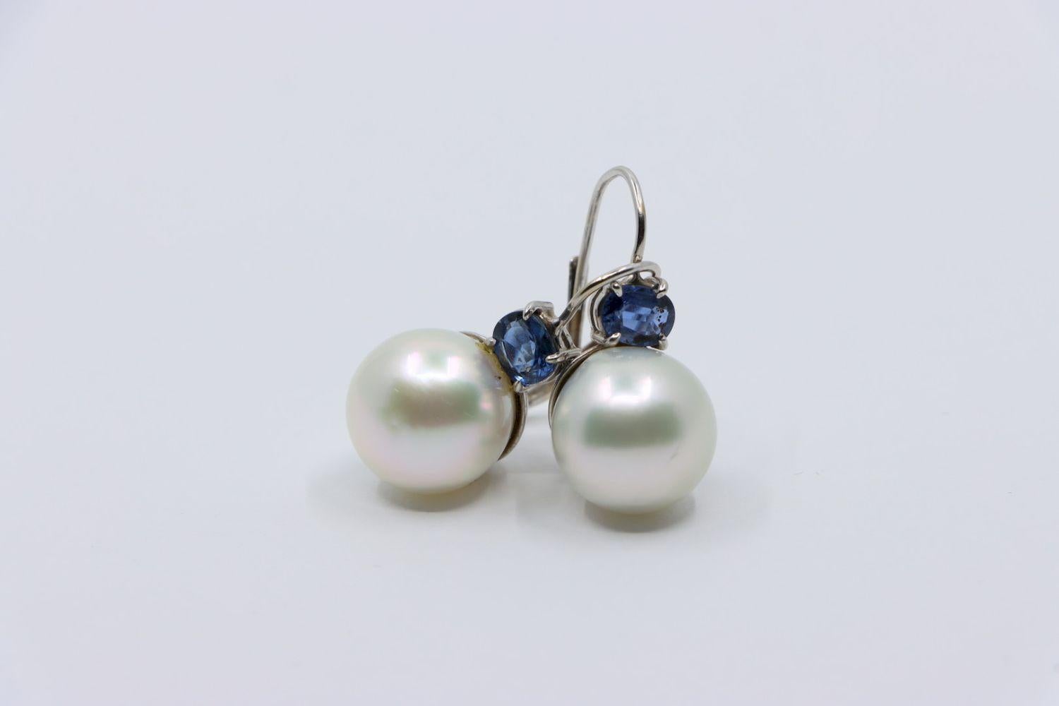 Pendiente vintage de oro blanco de 18 quilates con perla Saphirre en venta 1