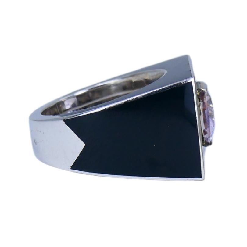 Vintage 18k White Gold Pink Sapphire Black Enamel Ring im Angebot 2