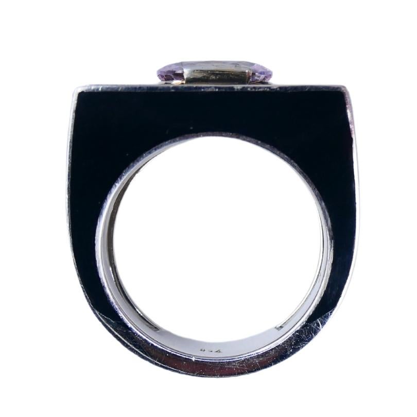 Vintage 18k White Gold Pink Sapphire Black Enamel Ring im Angebot 4
