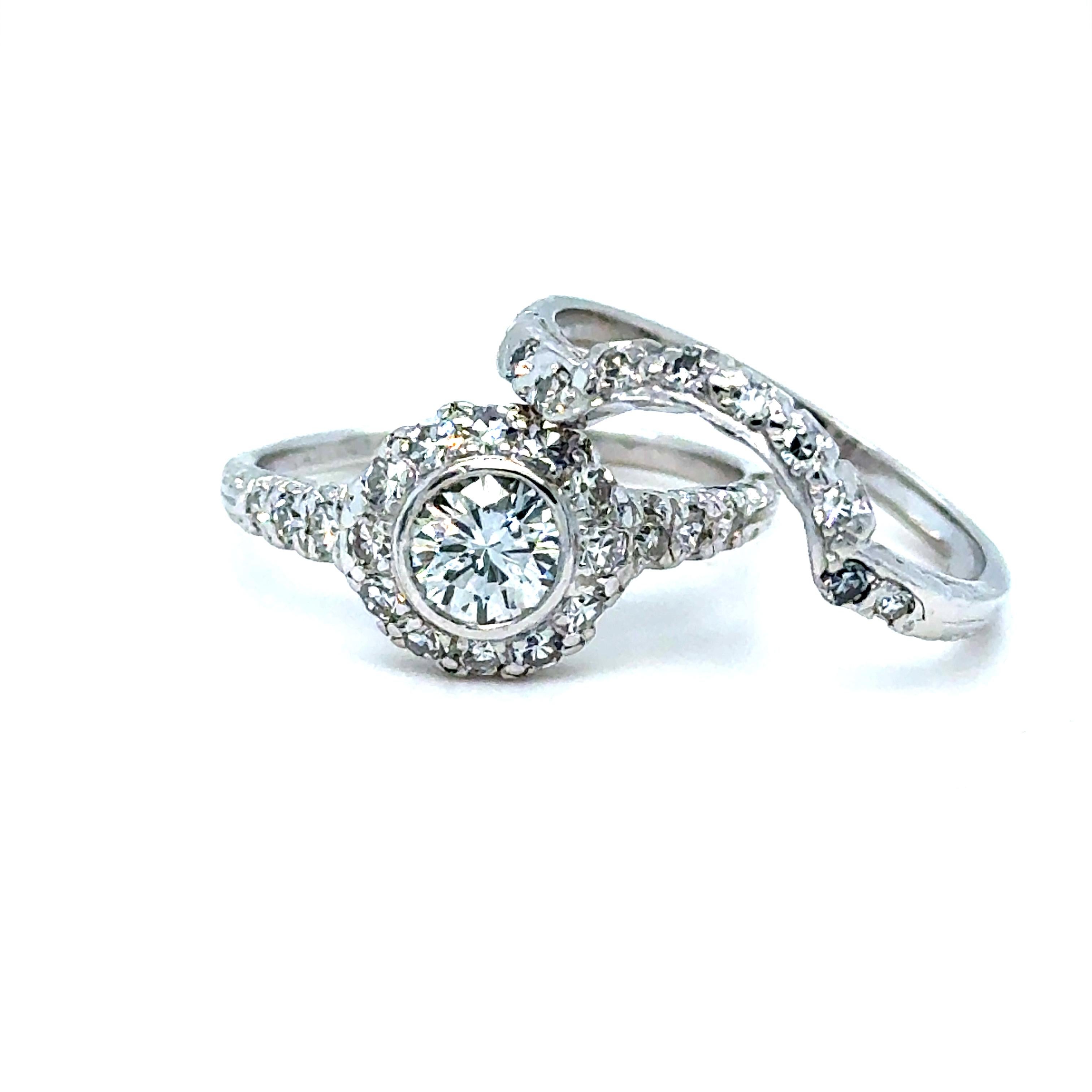 Moderno Set di due anelli di fidanzamento con diamanti d'epoca in oro bianco e platino - 1,04 ct. in vendita