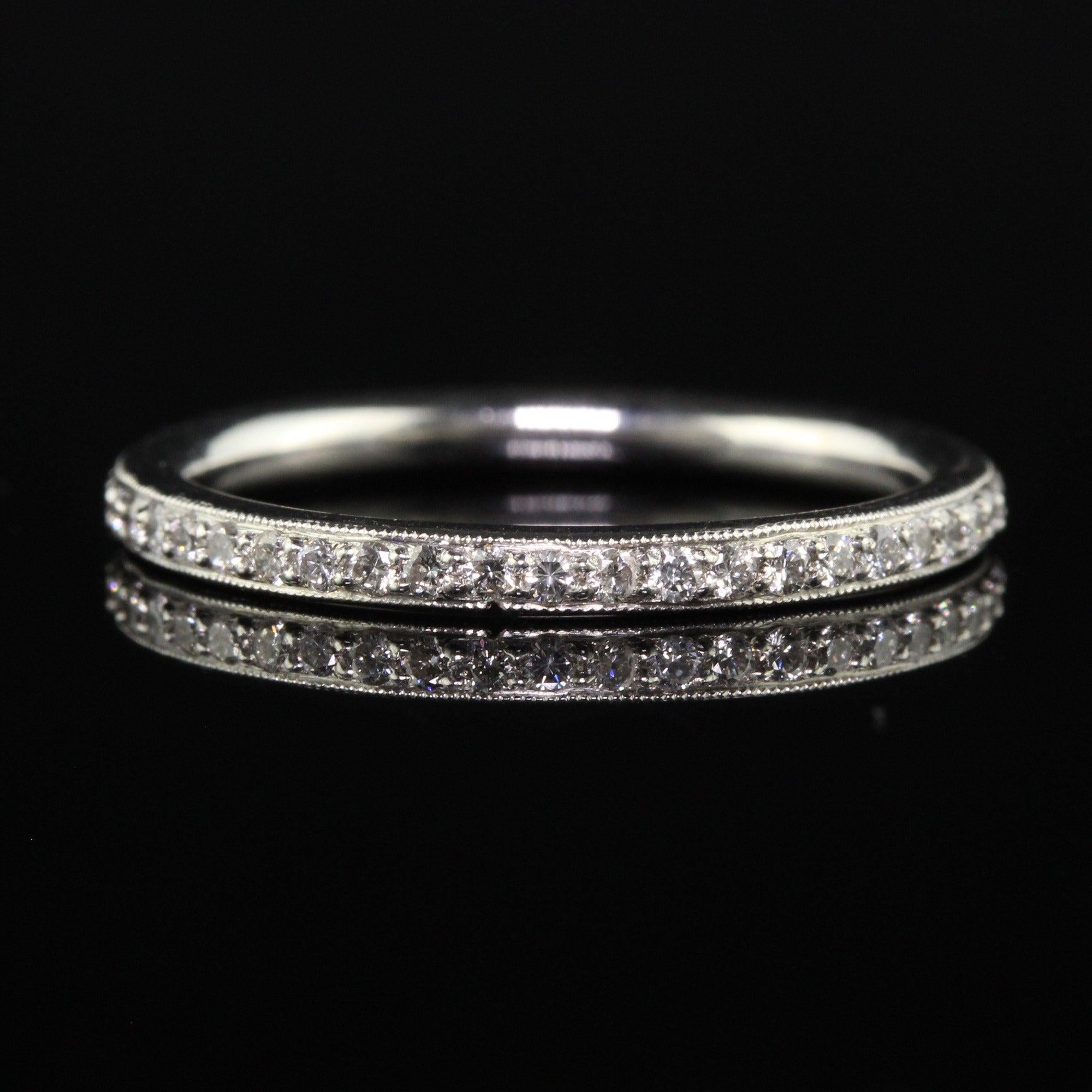 Vintage 18K White Gold Round Cut Eternity Wedding Band - Size 7 In Good Condition For Sale In Great Neck, NY