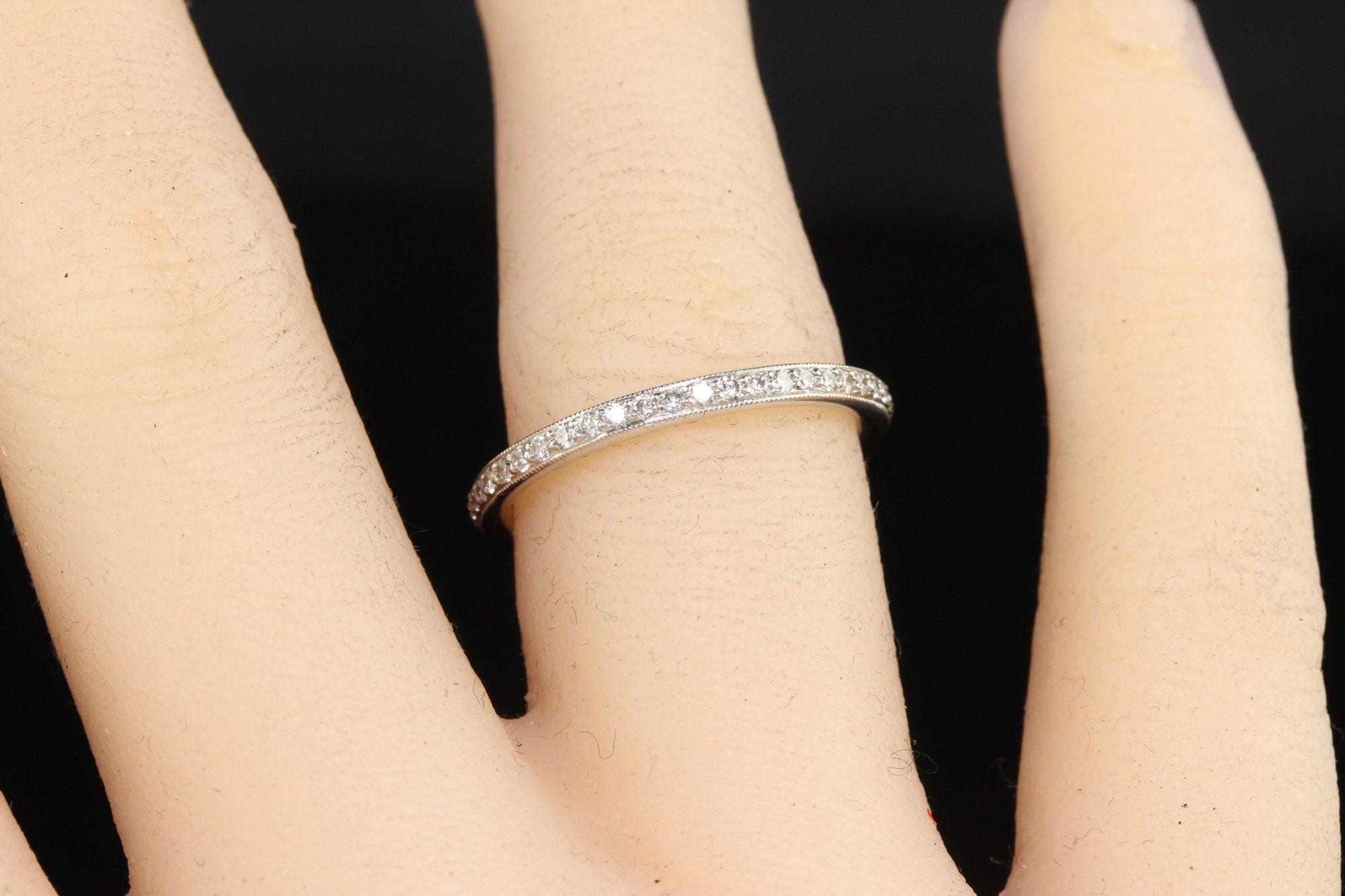 Vintage 18K White Gold Round Cut Eternity Wedding Band - Size 7 For Sale 1