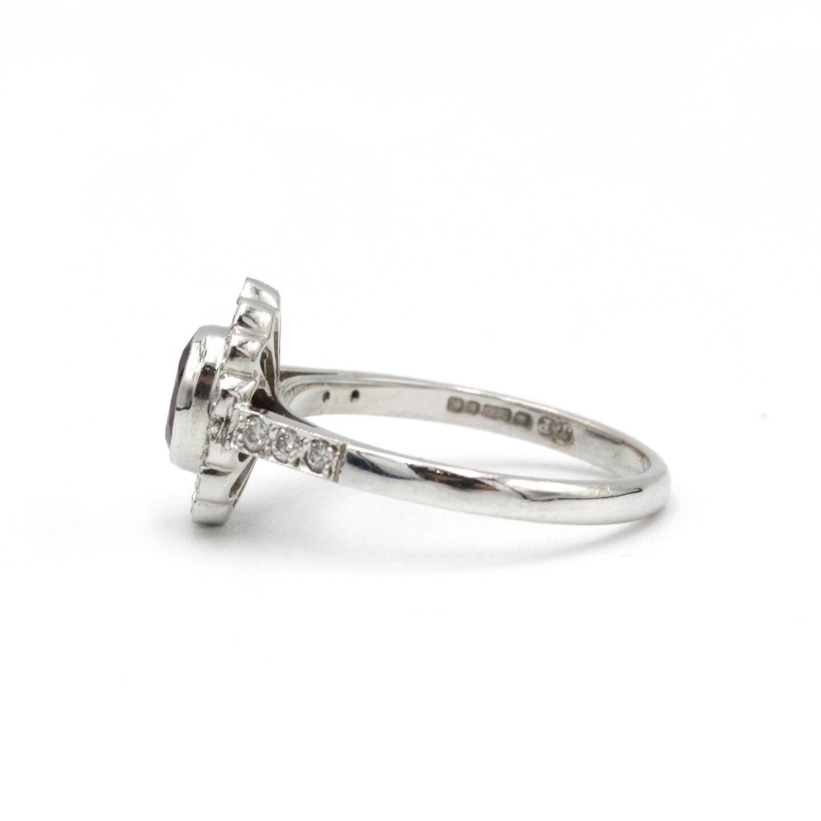 Vintage 18k Weißgold Rubin und Diamant Cluster Ring - Marguerite Style (Zeitgenössisch) im Angebot