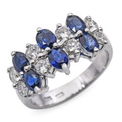 Ring aus 18 Karat Weißgold mit Saphiren und Diamanten