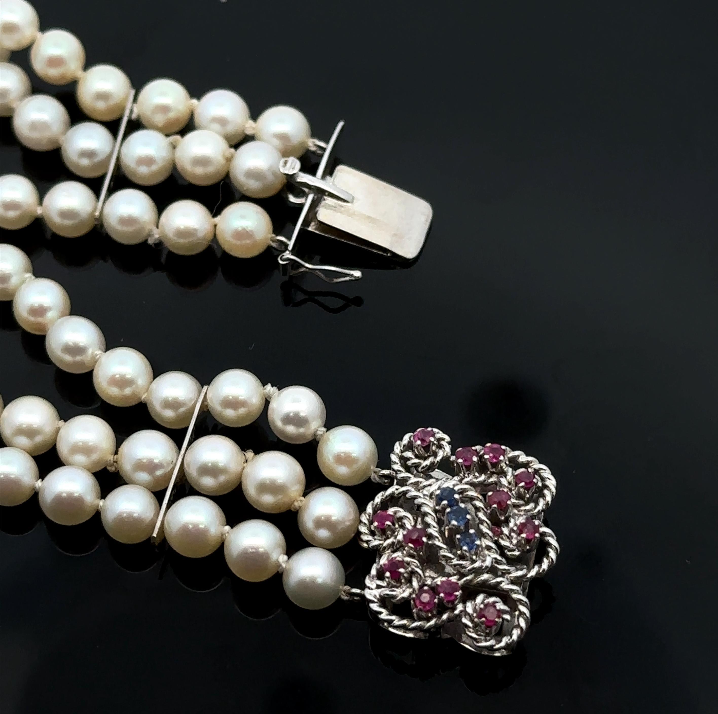Women's Vintage 18k White Gold Sapphire & Ruby Floral Clasp Three Strand Pearl Bracelet For Sale