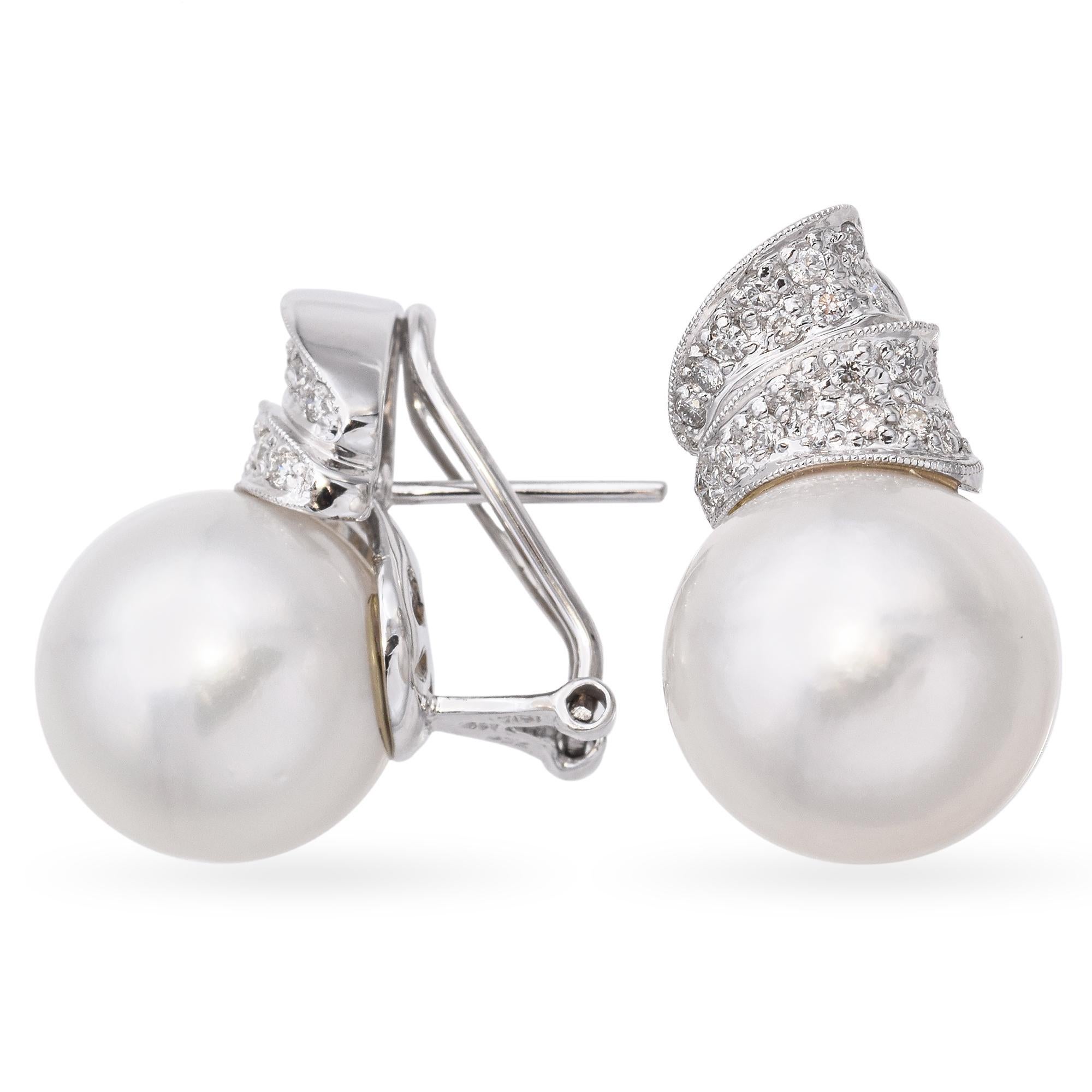 Vintage 18k White Gold South Sea Pearl and Diamond Drop Earrings In Good Condition For Sale In New York, NY