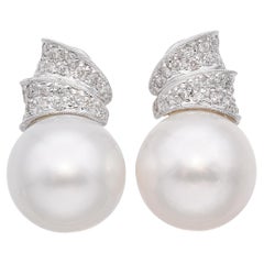 Pendants d'oreilles vintage en or blanc 18 carats avec perles des mers du Sud et diamants