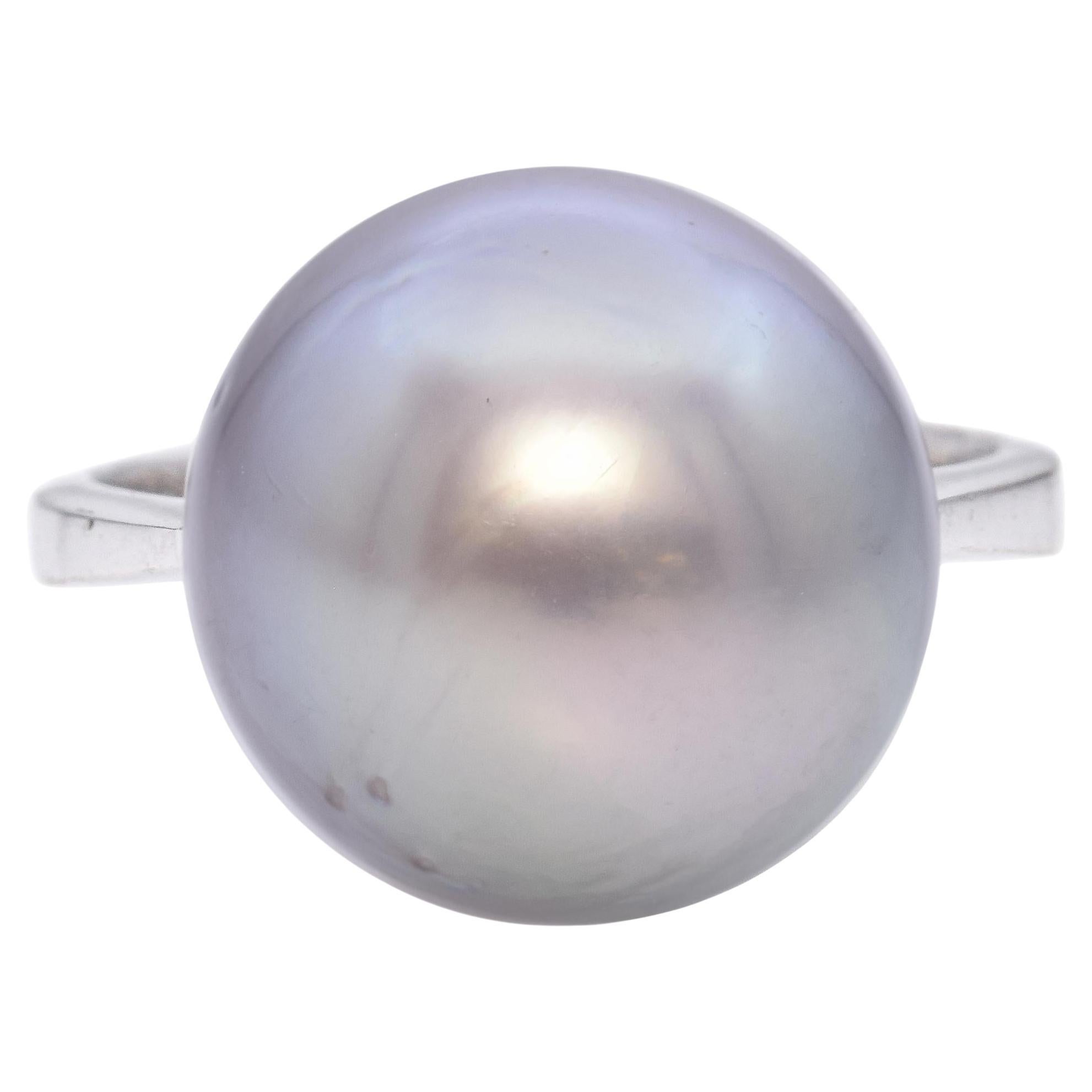 Anillo vintage de oro blanco de 18k con perla negra de Tahití y diamantes