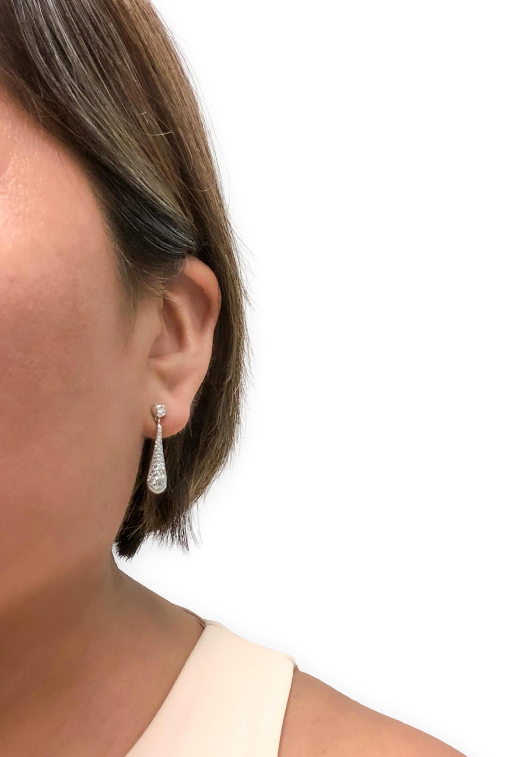 Orecchini a goccia pendenti in oro bianco 18K con pavé di diamanti 1,25 tcw. G VS in vendita 7