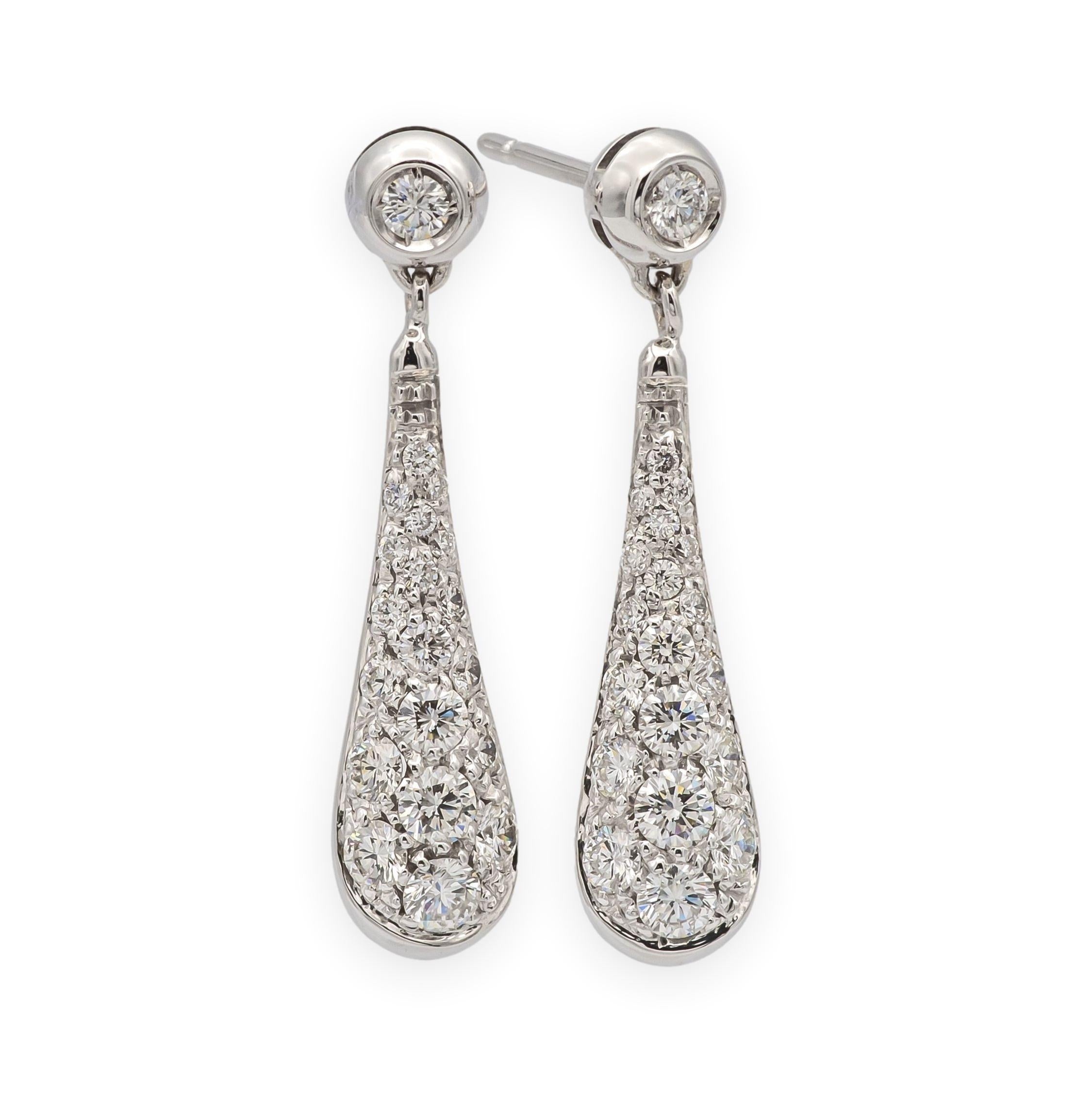 Orecchini a goccia pendenti in oro bianco 18K con pavé di diamanti 1,25 tcw. G VS in vendita 2