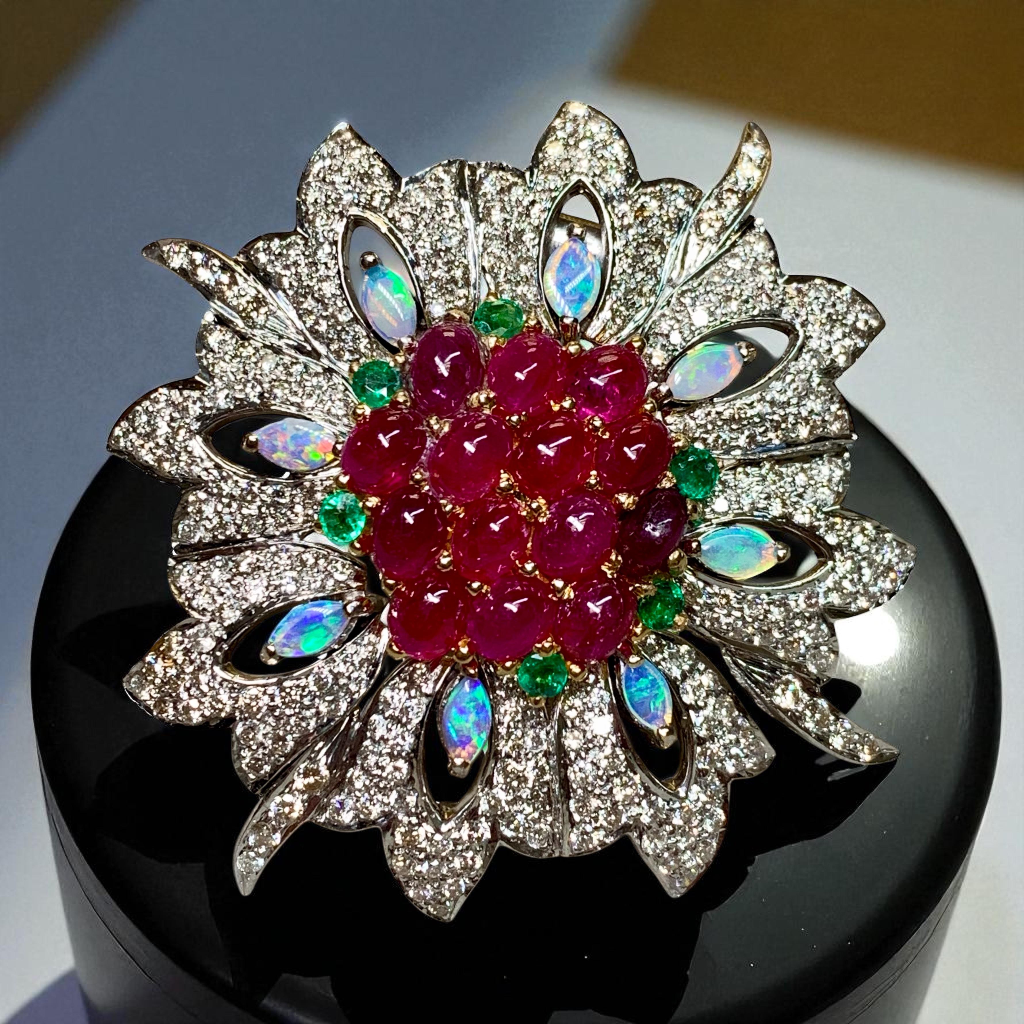 Ciondolo spilla floreale in oro giallo bianco 18 carati con diamante e rubino 14,86ct In condizioni buone in vendita a Winter Springs, FL