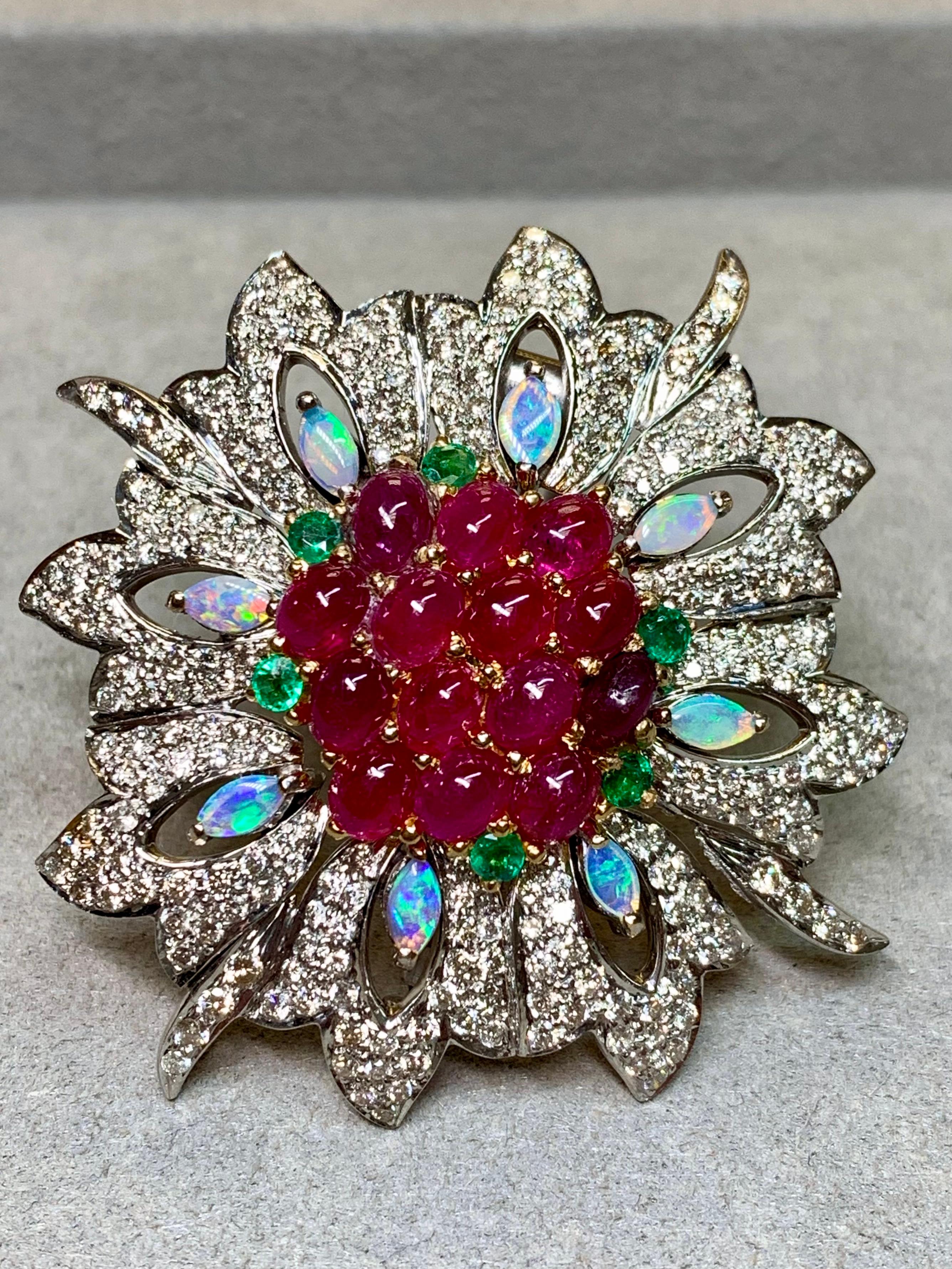 da uomo o donna Ciondolo spilla floreale in oro giallo bianco 18 carati con diamante e rubino 14,86ct in vendita