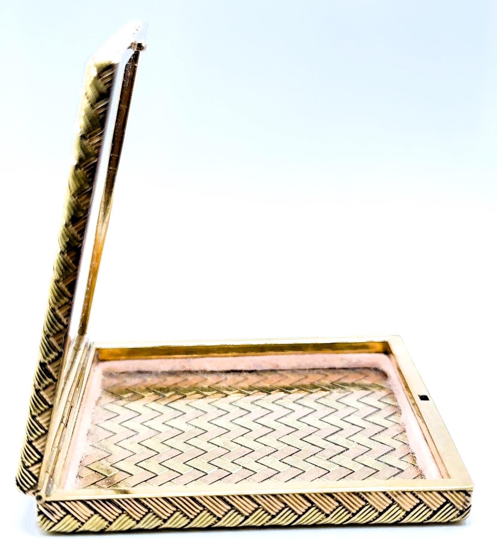 Vintage 18K Gelb- und 18K Roségold Puderdose (Retro) im Angebot