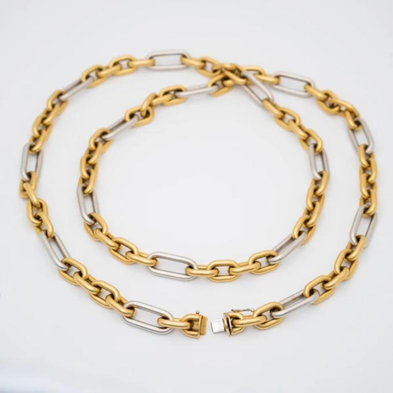 Vintage 18k Gelb- und Weißgold Lange Kette c.1980's

Zusätzliche Informationen:
Zeitraum: Spätes 19. Jahrhundert
Jahr: ca. 1880er Jahre
MATERIAL: 18k Gelbgold und Weißgold
Gewicht: 76,47g
Länge: 88.9cm/35.0 Inches
Zustand: Tadellos Vintage By