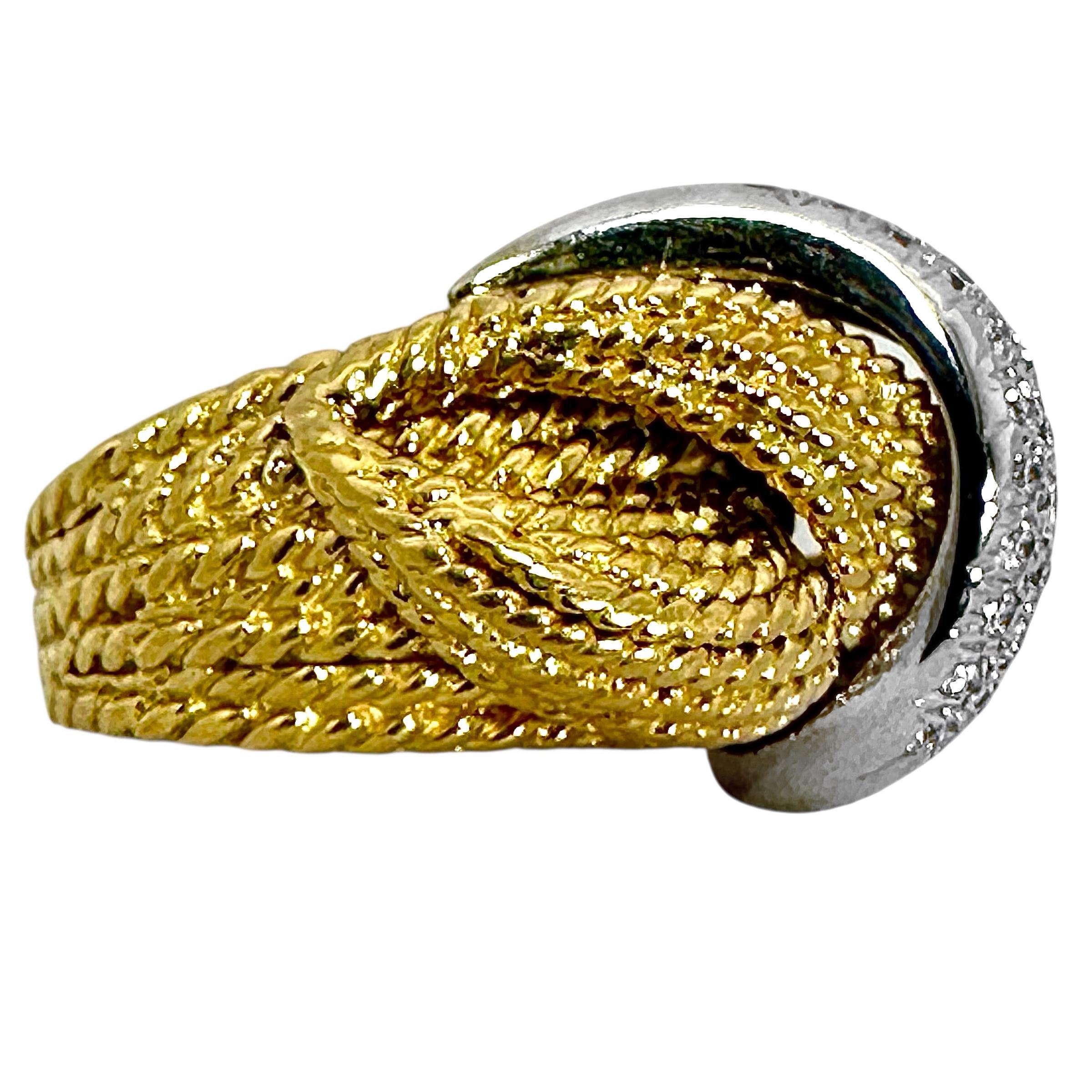Dieser stimmungsvolle Cocktailring aus 18 Karat Gelb- und Weißgold von Tiffany & Co. besteht vollständig aus handgezogenem, gedrehtem Golddraht mit einem Diamantband aus Weißgold an der Spitze des Designbereichs. Dieser schöne Ring verkörpert