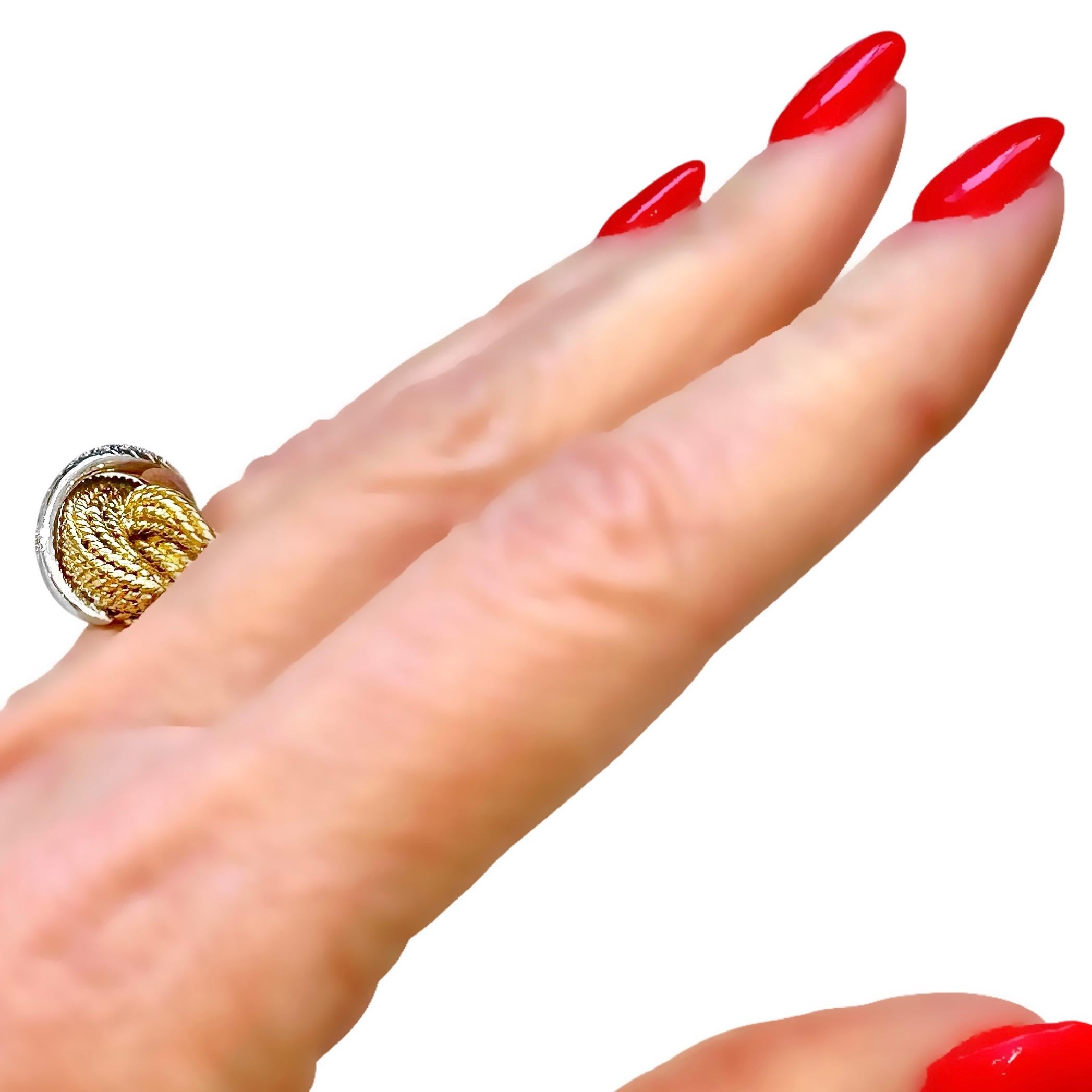 Vintage 18K Gelb- und Weißgold Tiffany & Co. Cocktailring mit Diamanten. im Angebot 3