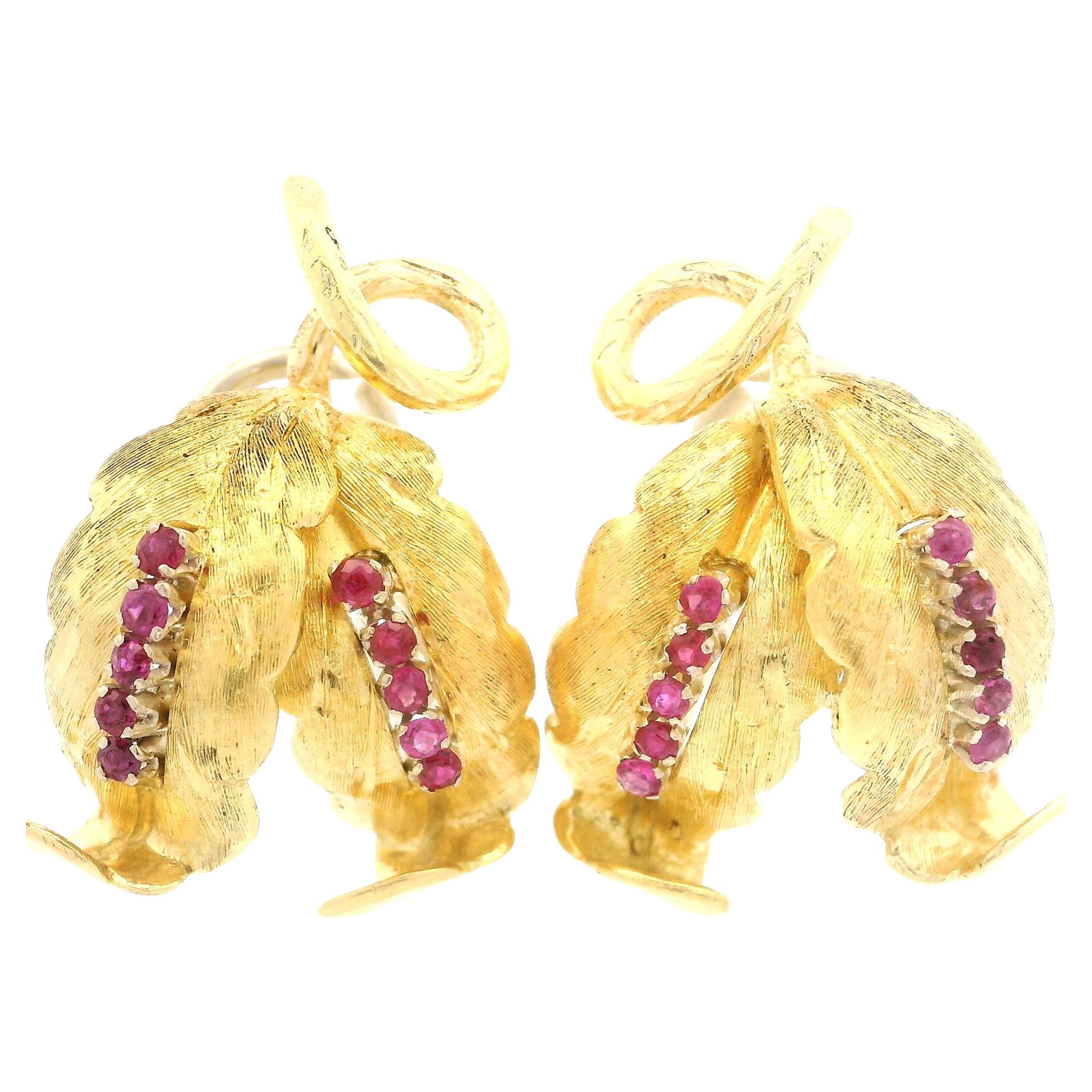 Orecchini vintage in oro giallo 18 carati con rubino da 0,30 carati e doppia foglia Omega Back
