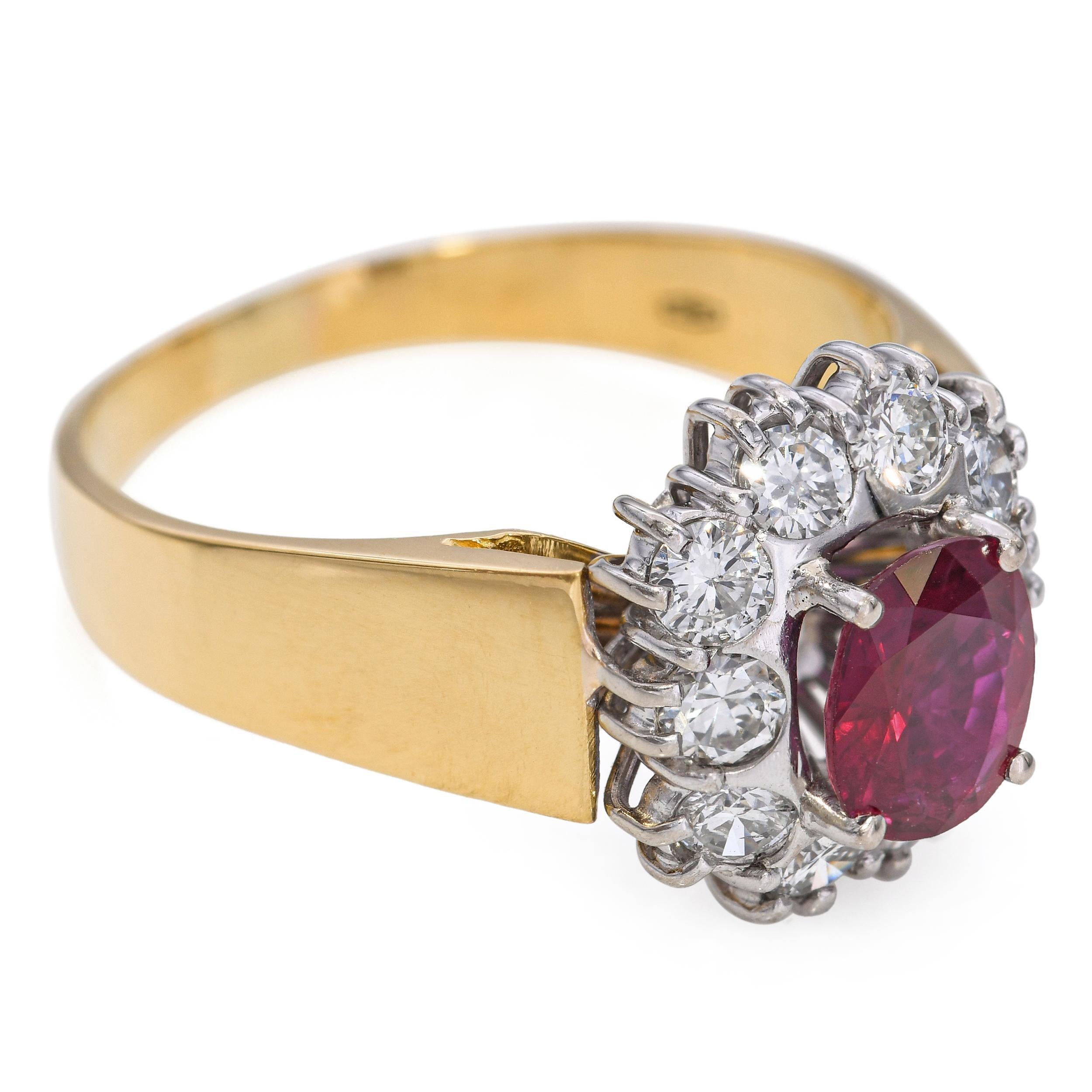 Anello Vintage in oro giallo 18 carati con rubino da 0,74 carati e diamante da 0,60 carati a raggiera in vendita 1