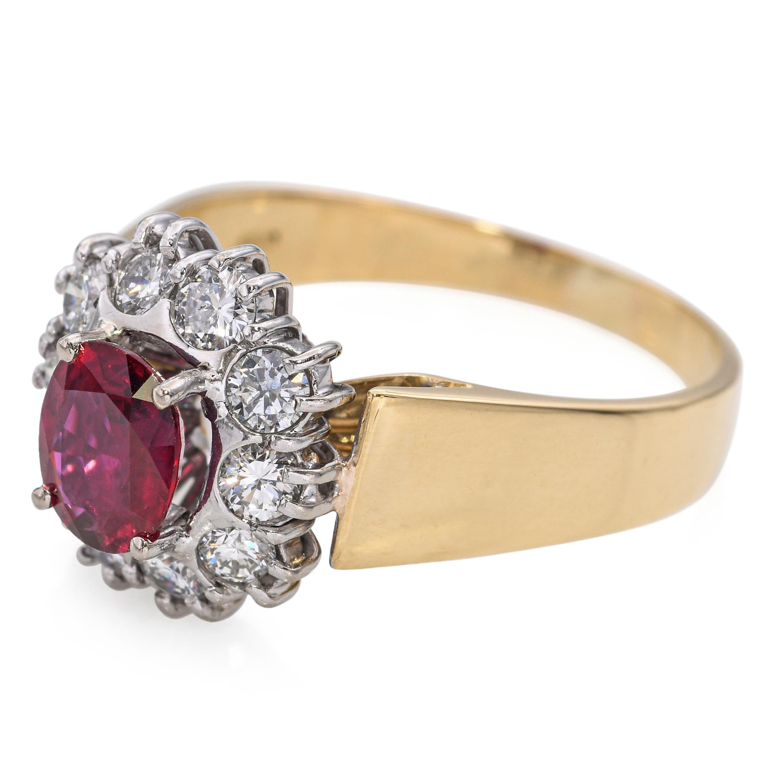 Anello Vintage in oro giallo 18 carati con rubino da 0,74 carati e diamante da 0,60 carati a raggiera in vendita 3