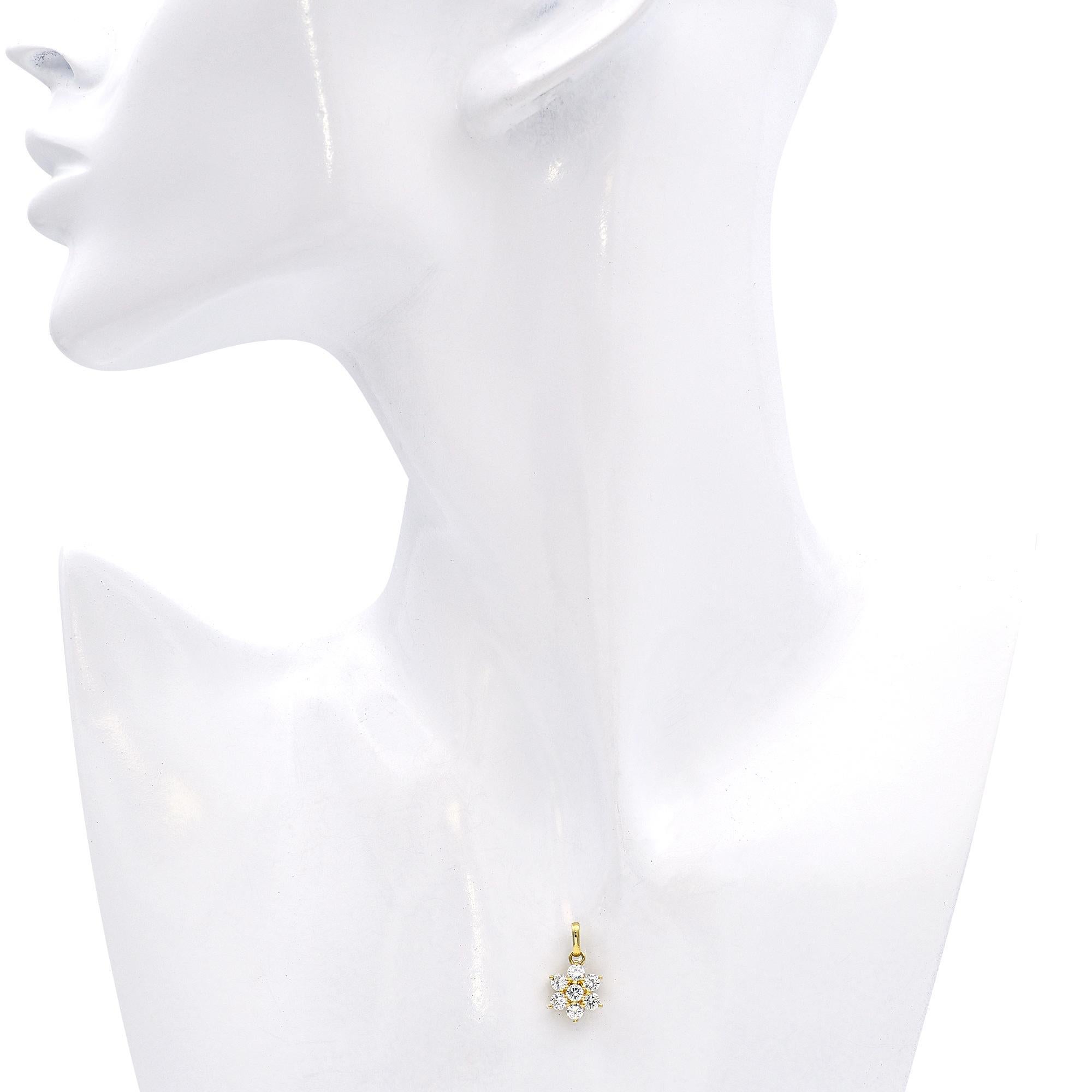 Taglio rotondo Vintage 18k Yellow Gold 0.95tcw Diamond Flower Pendant in vendita
