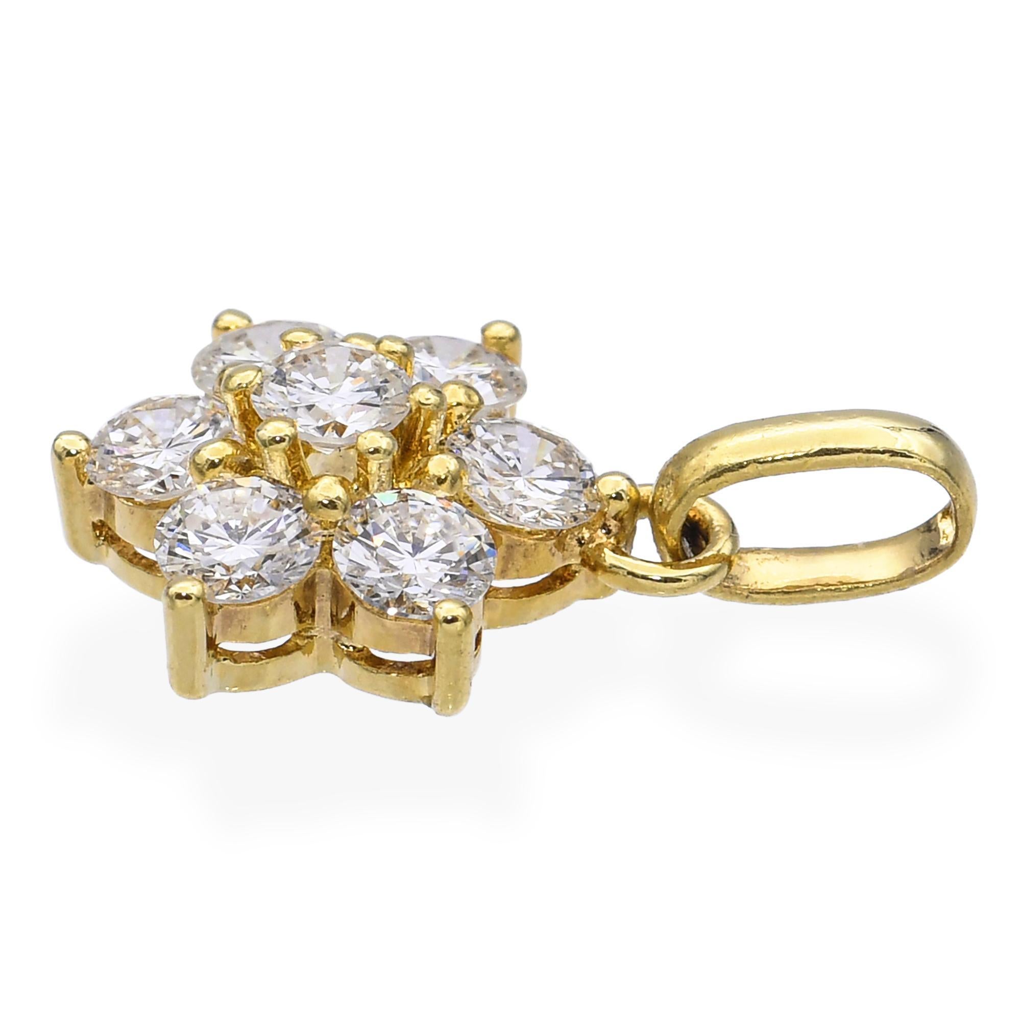 Vintage 18k Yellow Gold 0.95tcw Diamond Flower Pendant in vendita 1